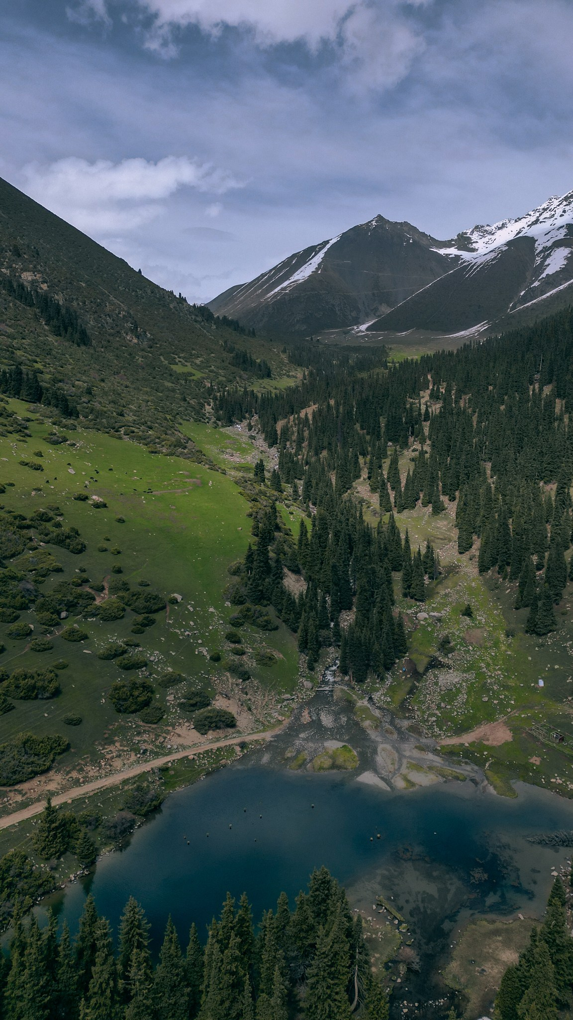 Кыргызстан. Человек с фотокамерой