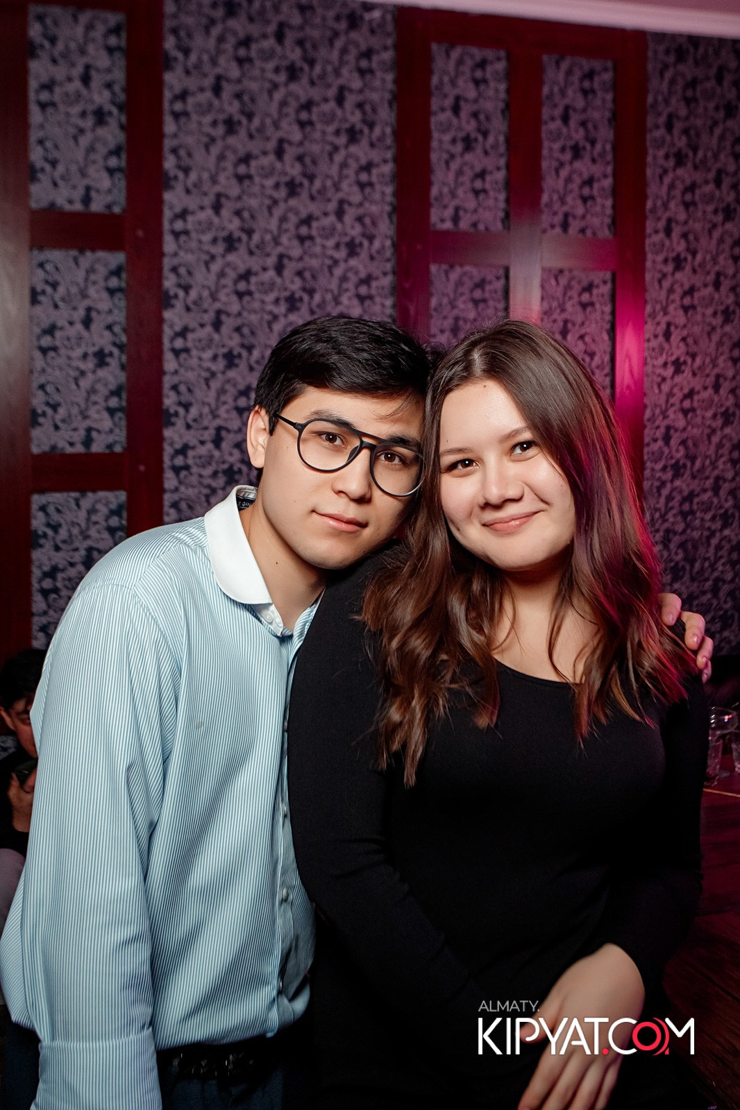 КАРАОКЕ-БАР РОЯЛЬ НА НУРМАКОВА. КИПЯТКОМ АЛМАТЫ!