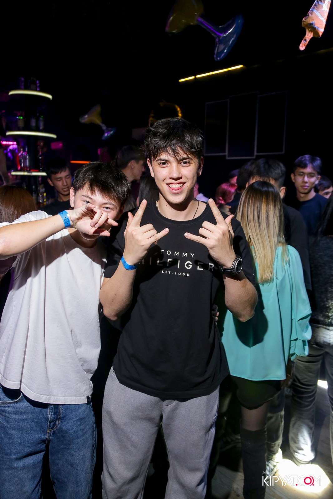 UYAT EMES BAR. КИПЯТКОМ АЛМАТЫ!