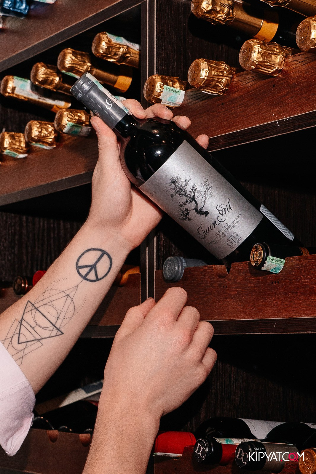 LAUREATE GRAND CAFÉ. КИПЯТКОМ АЛМАТЫ!