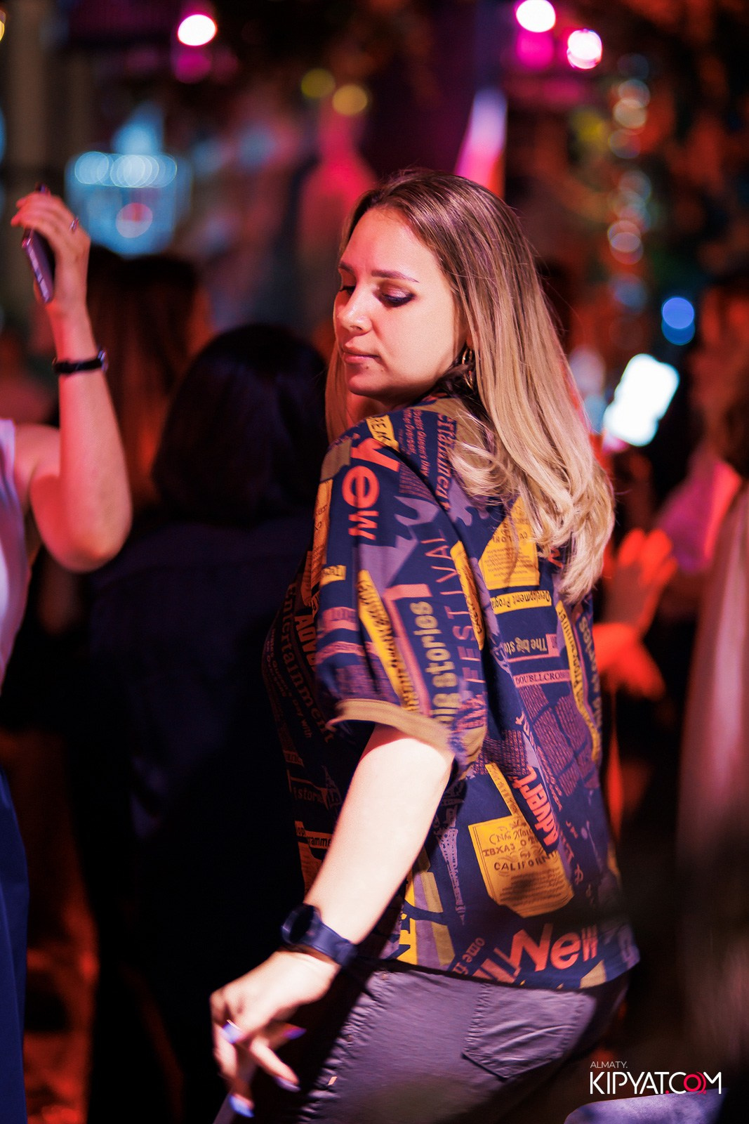 FRIENDS BAR & TERRACE. КИПЯТКОМ АЛМАТЫ!