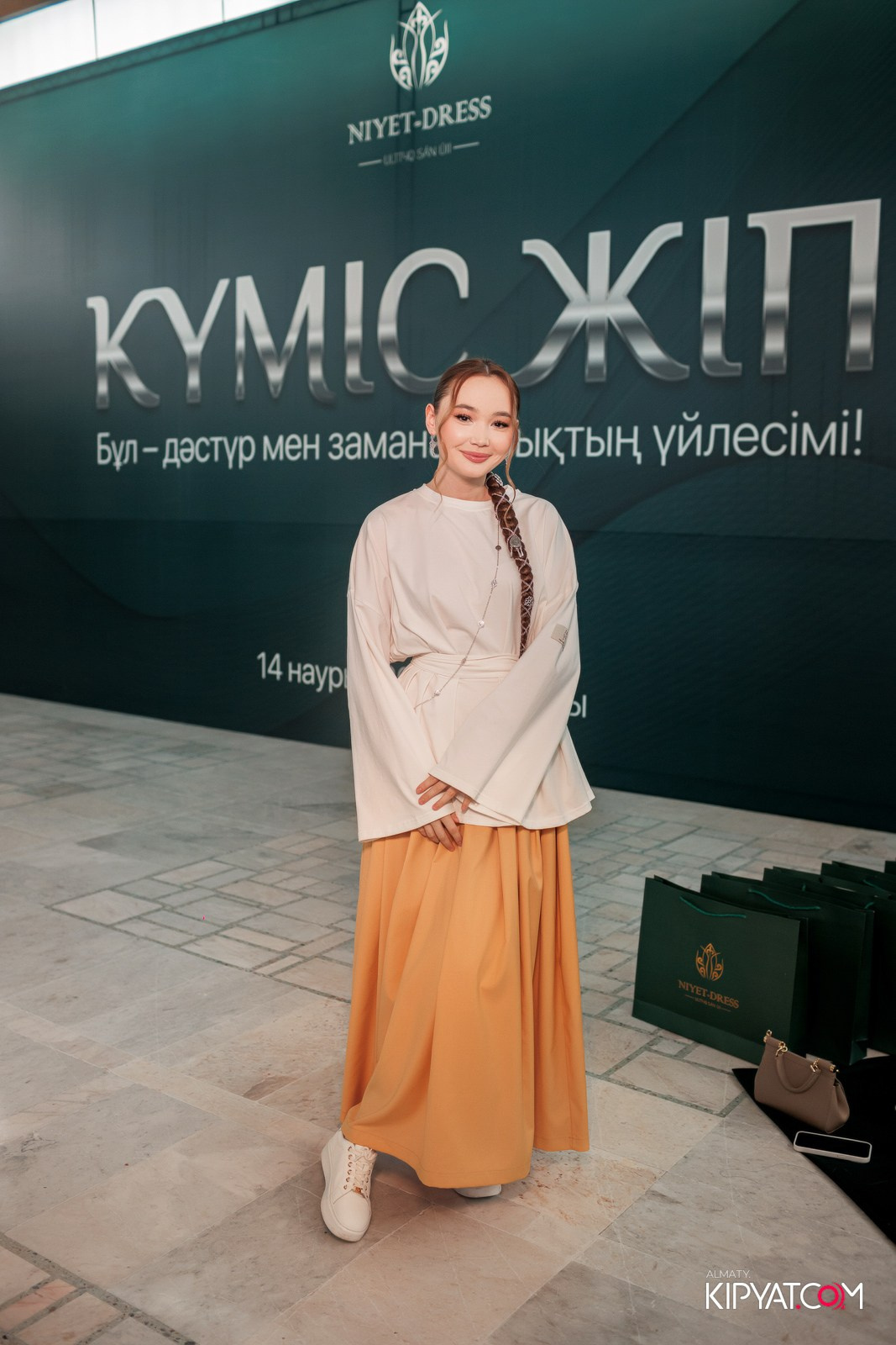 FASHION ПОКАЗ, КАЗАХСКОЙ НАЦИОНАЛЬНОЙ ОДЕЖДЫ. КИПЯТКОМ АЛМАТЫ!