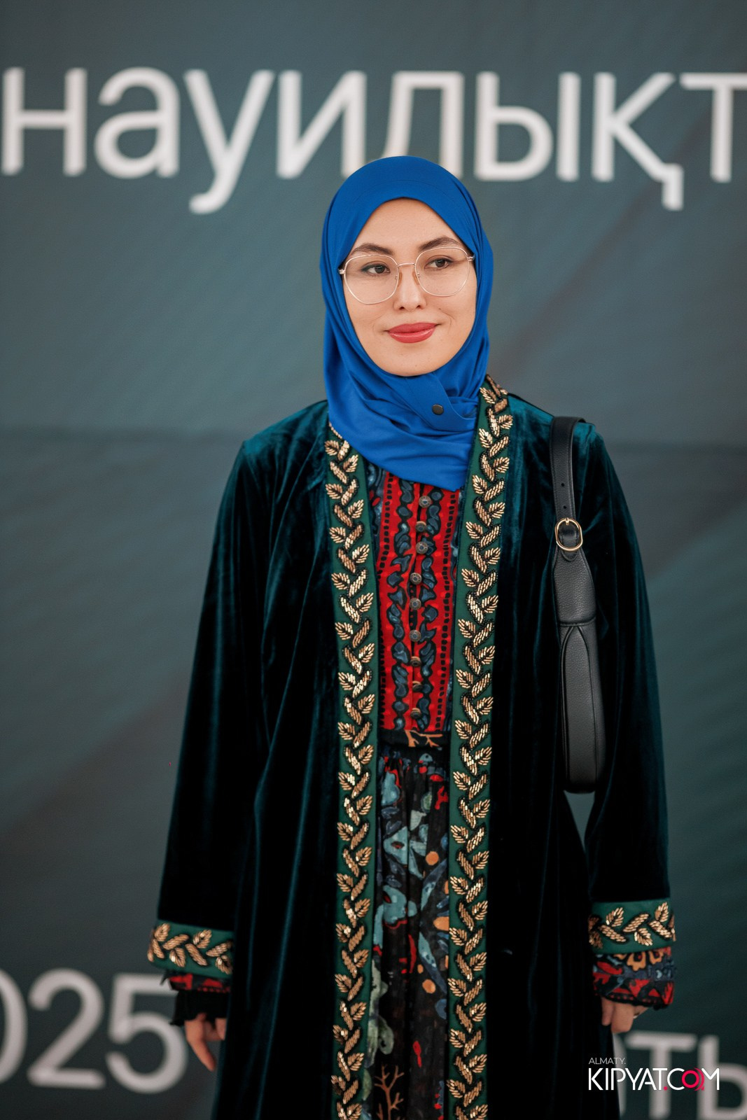 FASHION ПОКАЗ, КАЗАХСКОЙ НАЦИОНАЛЬНОЙ ОДЕЖДЫ. КИПЯТКОМ АЛМАТЫ!