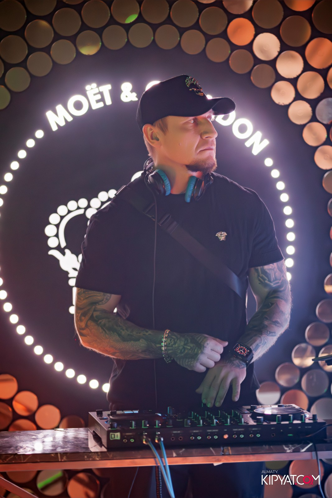 LAUREATE GRAND CAFÉ. КИПЯТКОМ АЛМАТЫ!