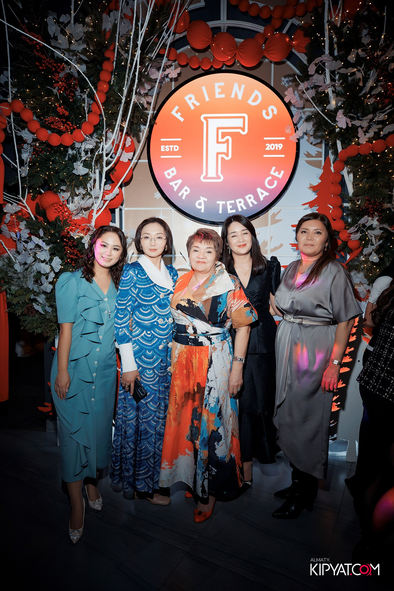 FRIENDS BAR & TERRACE. КИПЯТКОМ АЛМАТЫ! Фотосъемка мероприятий в Алматы