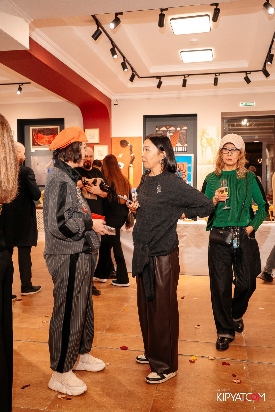 ОТКРЫТИЕ ХУДОЖЕСТВЕННОЙ ГАЛЕРЕИ ETNA ART LAB. КИПЯТКОМ АЛМАТЫ! Фотосъемка мероприятий в Алматы