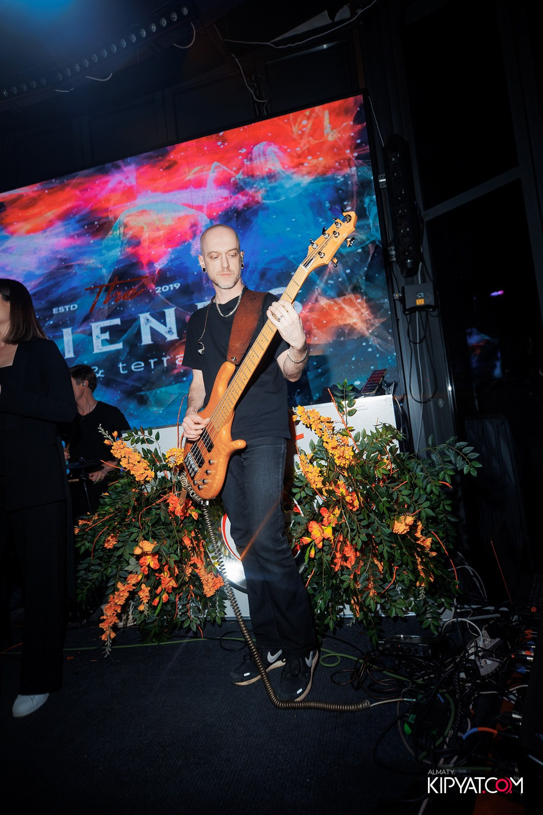 FRIENDS BAR & TERRACE. КИПЯТКОМ АЛМАТЫ!