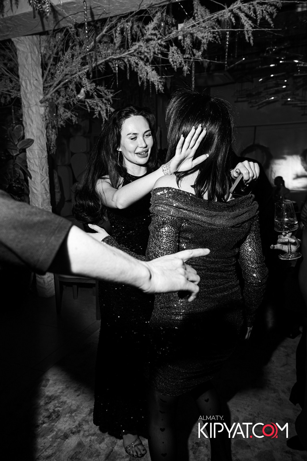 EDEN BAR & RESTAURANT. КИПЯТКОМ АЛМАТЫ!