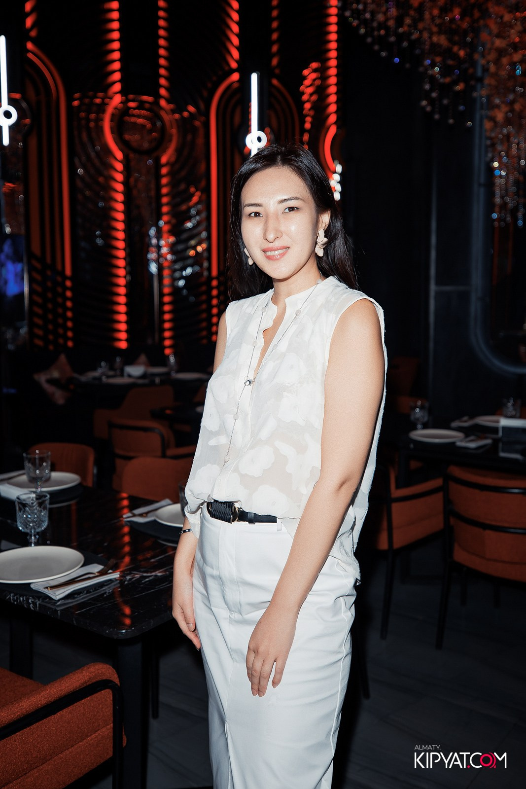 FRIENDS BAR & TERRACE. КИПЯТКОМ АЛМАТЫ!