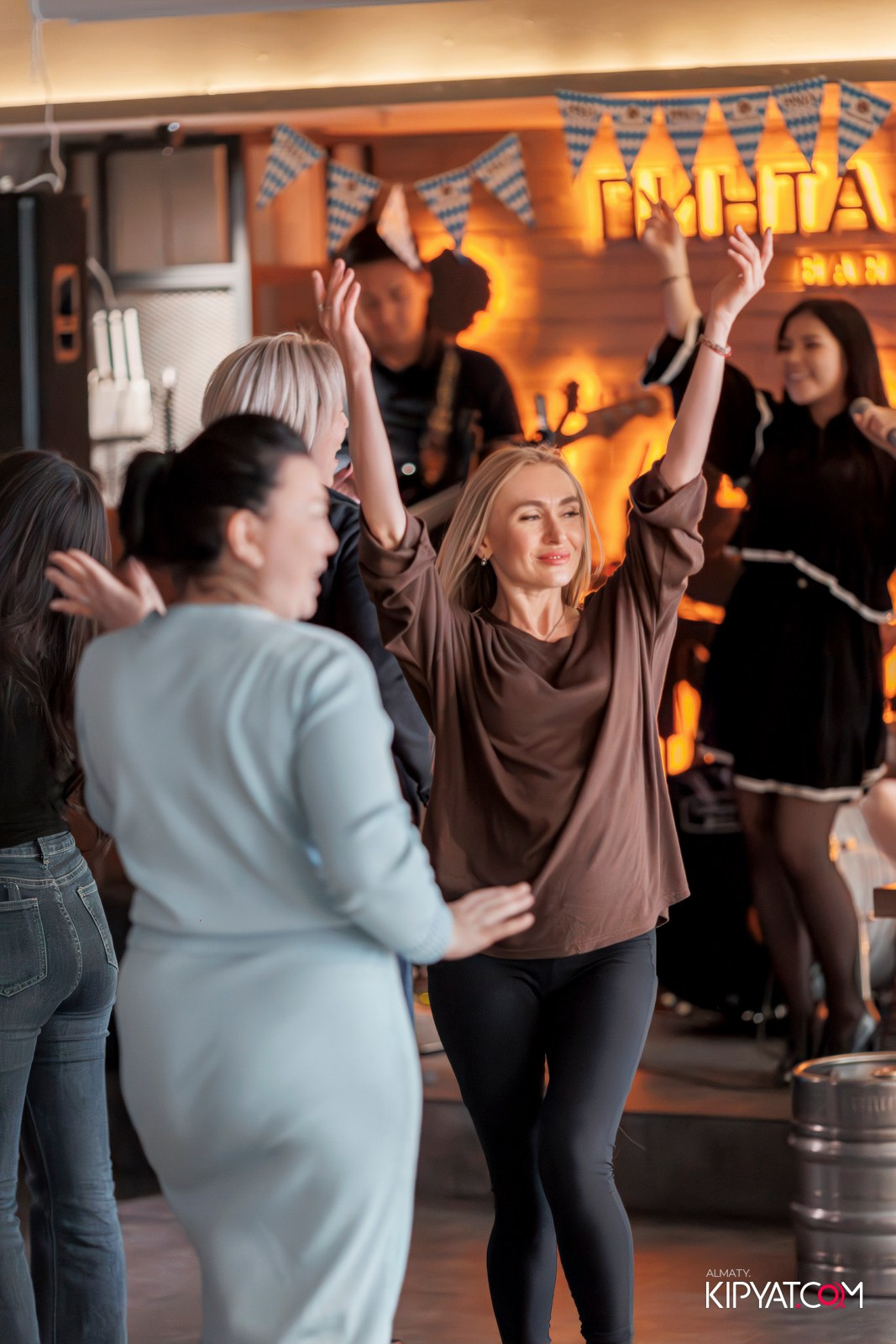 OKTOBERFEST — ПИНТА MEGA ALMA-ATA. КИПЯТКОМ АЛМАТЫ!