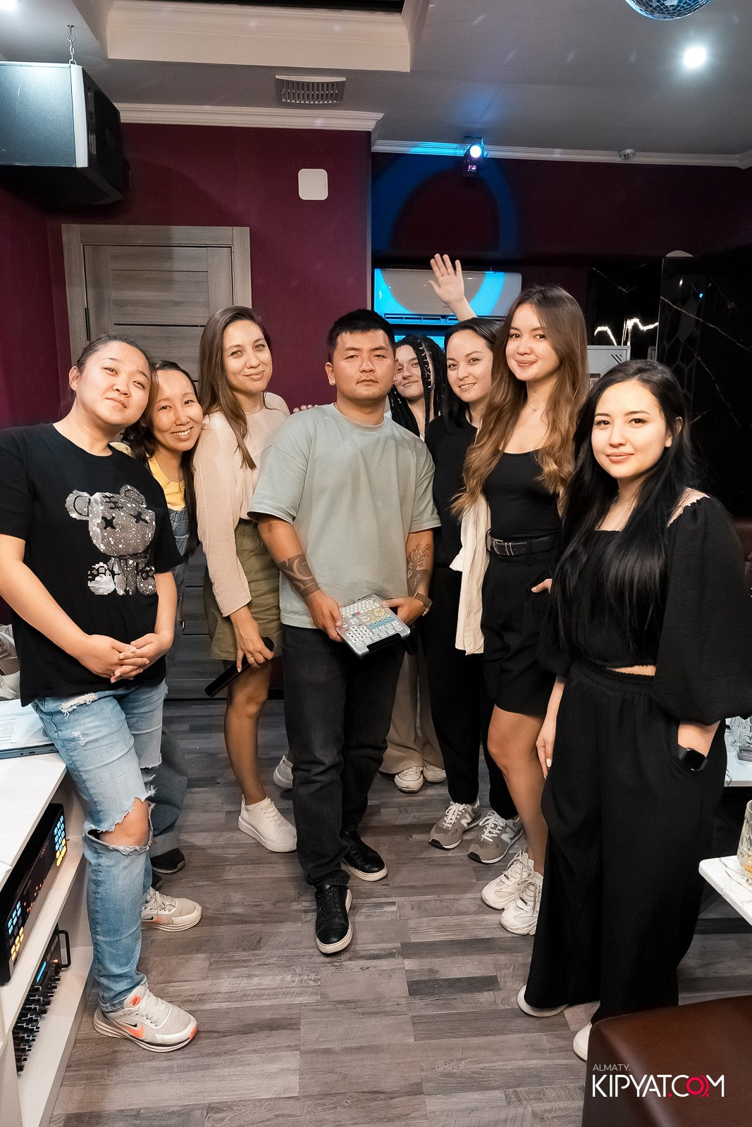 КАРАОКЕ РОЯЛЬ COSMO. КИПЯТКОМ АЛМАТЫ!