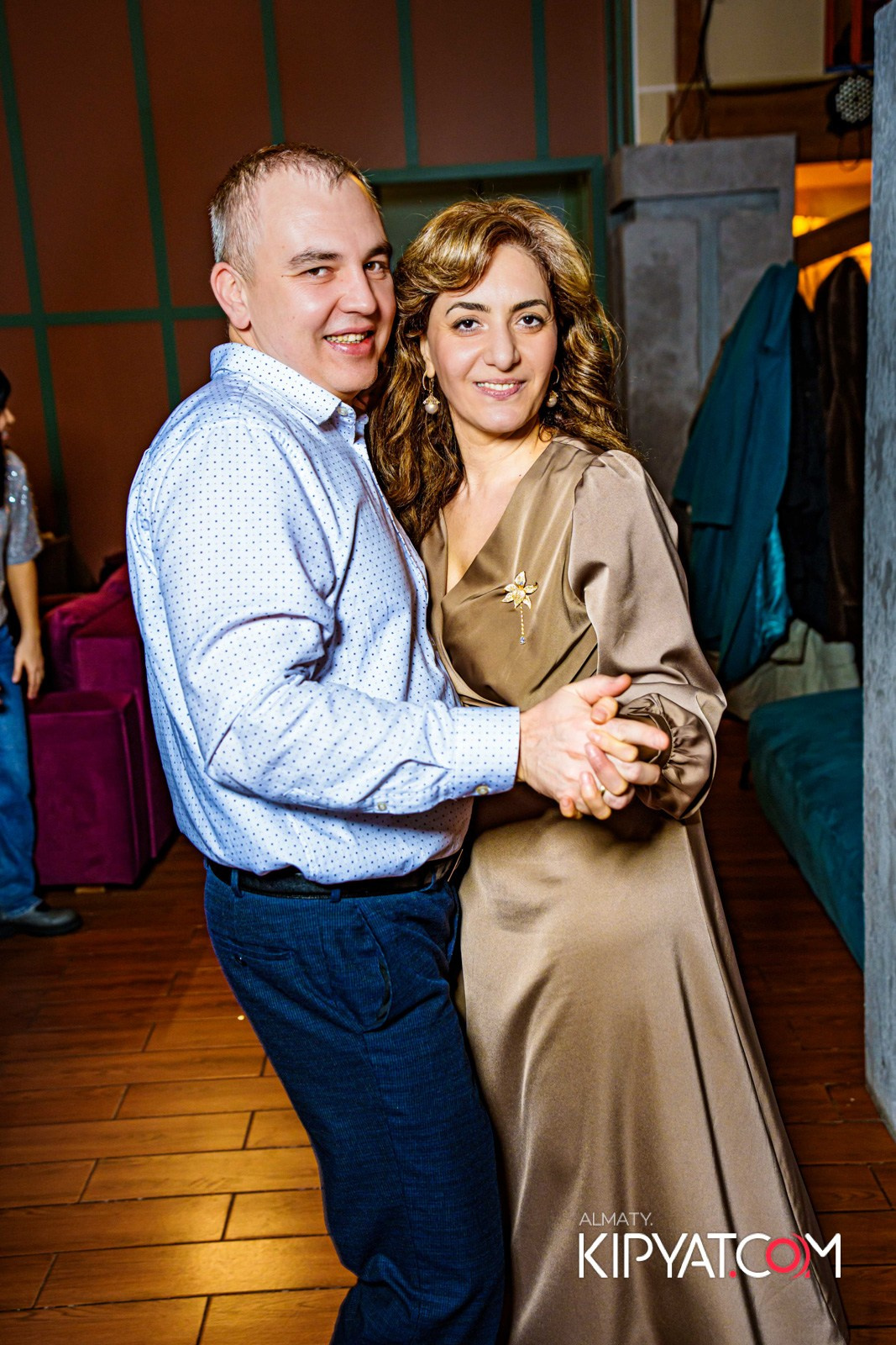 ГРУЗИНСКИЙ ДВОР НА КАБАНБАЙ БАТЫРА. КИПЯТКОМ АЛМАТЫ!