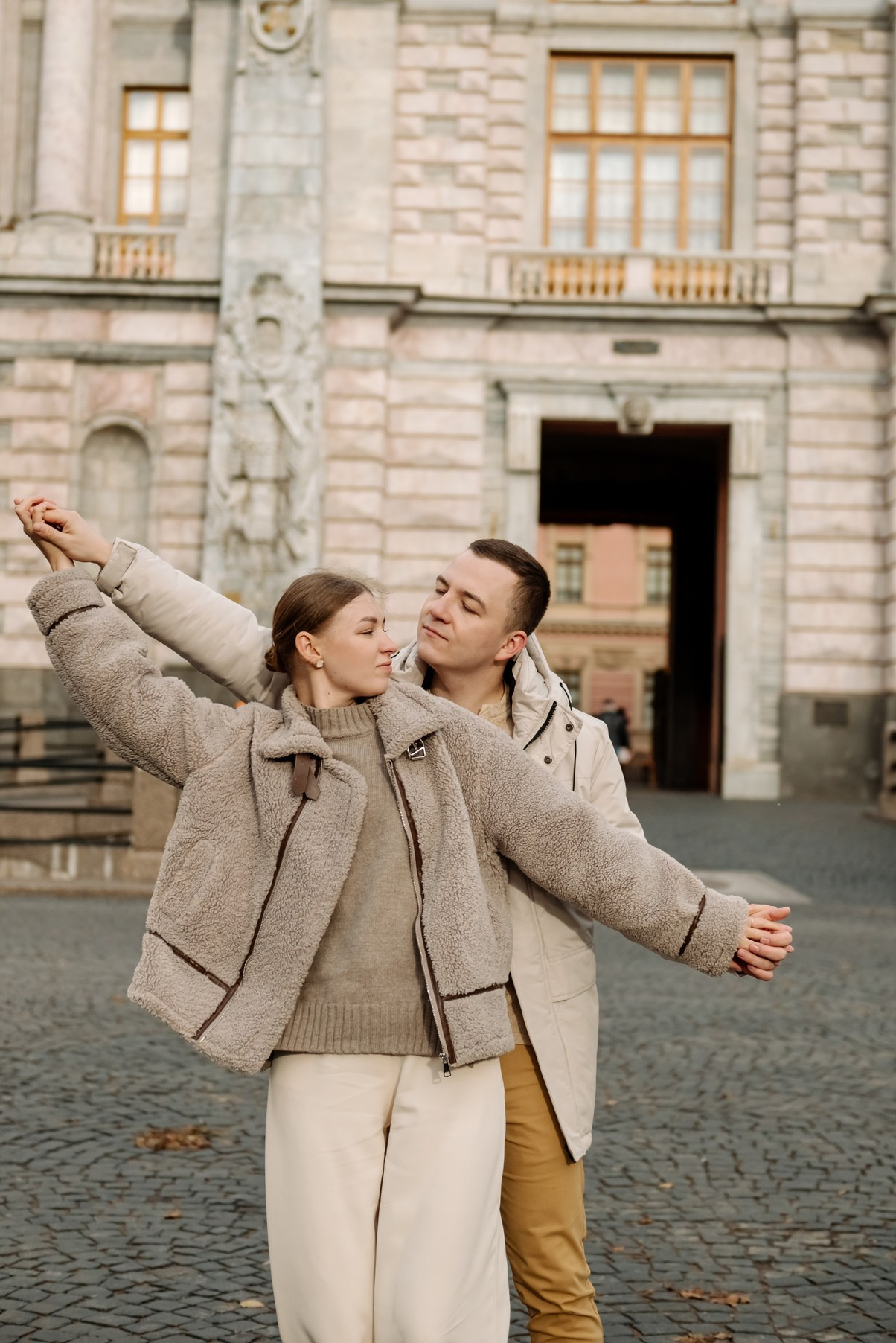 Осенняя фотосессия с парнем в Питере в центре города. Свадебный и сеейный фотограф в Санкт-Петербурге Елена Худякова