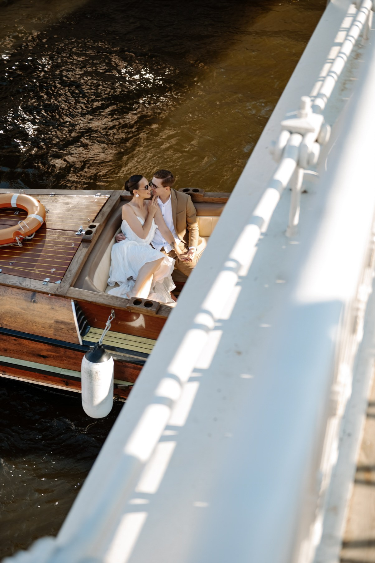 Свадьба на катере. Свадебный и сеейный фотограф в Санкт-Петербурге Елена Худякова