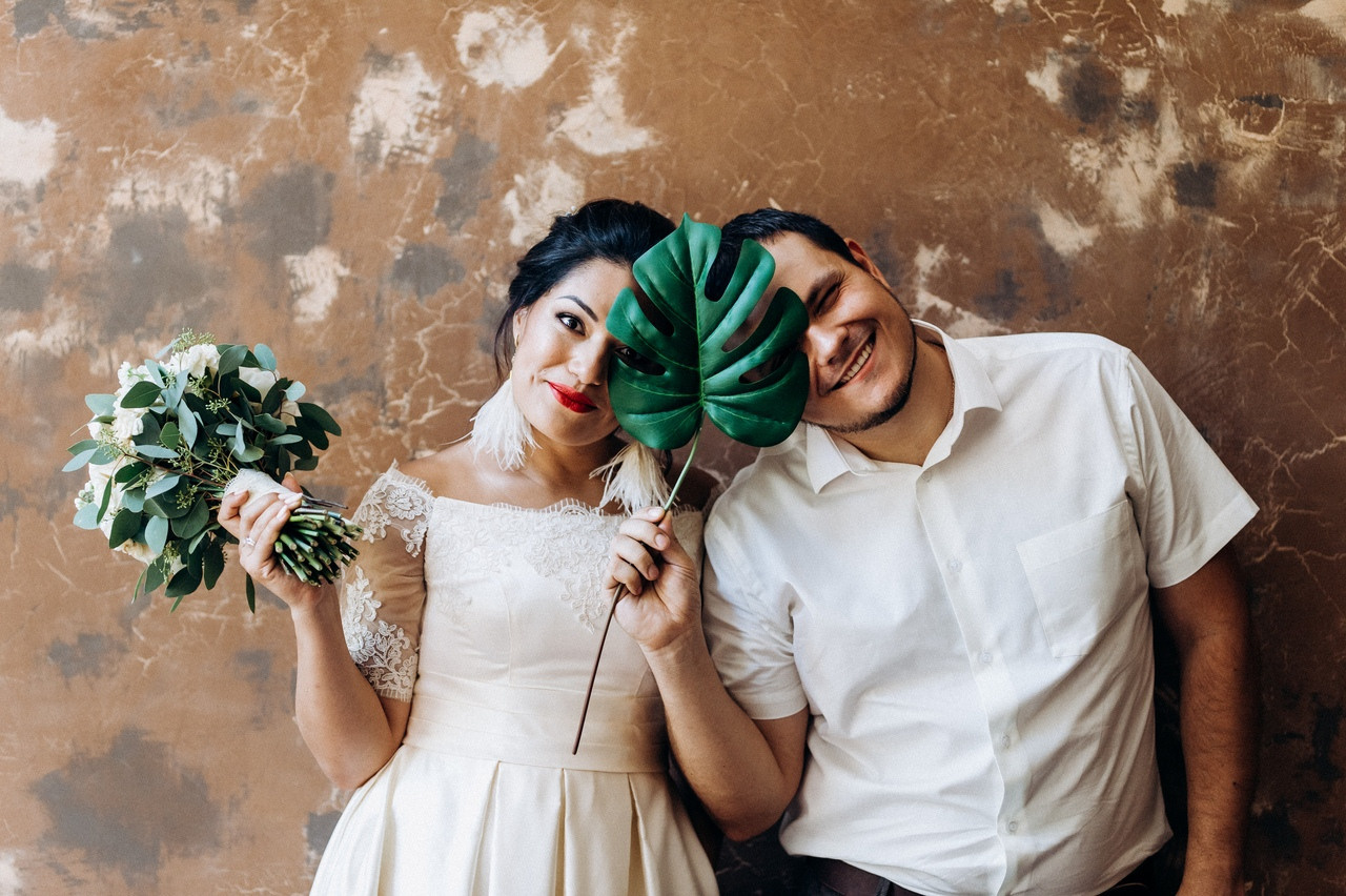 красивая свадебная пара