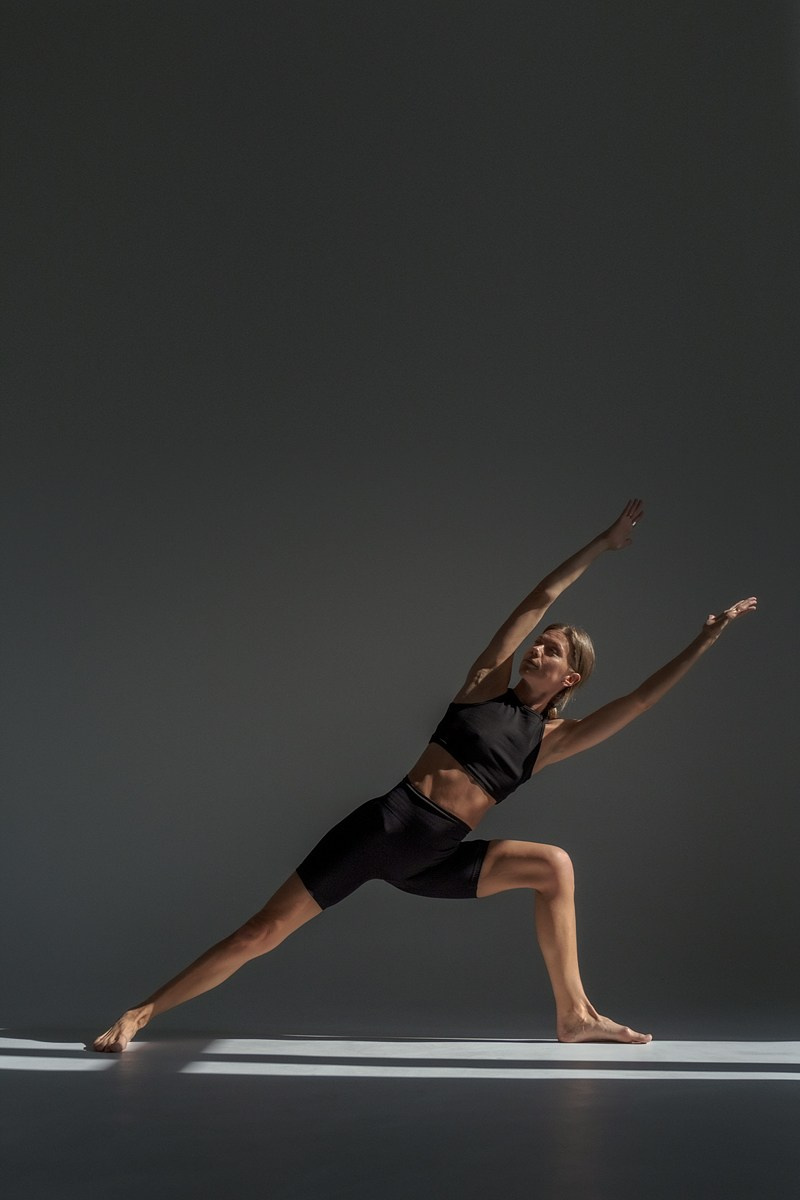 Преподаватель йоги. Эротико-драматический фотограф Маруся Скоробогатова