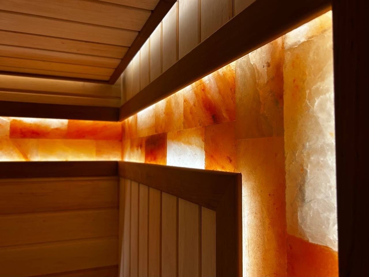 В Репино парке есть парная, в которой хочется задержаться дольше, чем позволяет время. Идеальная гармония света, текстур и форм. SaunaTopMasters