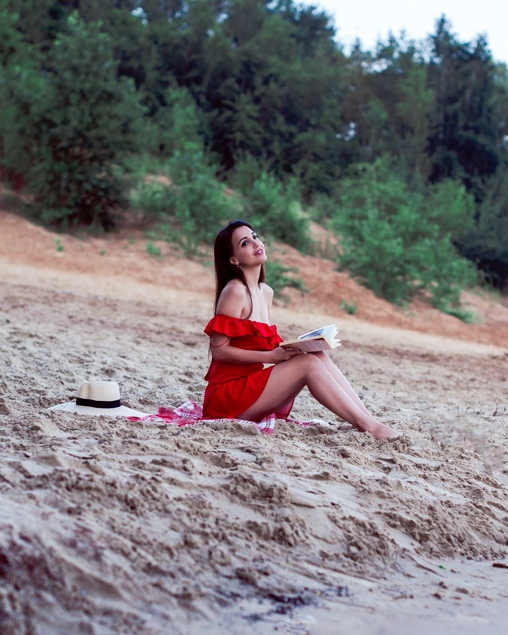 Tamara photoshoot by the water. Family, portrait, content photo in Costa Rica Evgeniya Besprozvannykh