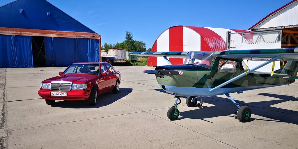 Mercedes W124. Авиационная техника для кино, рекламы и фотосессий