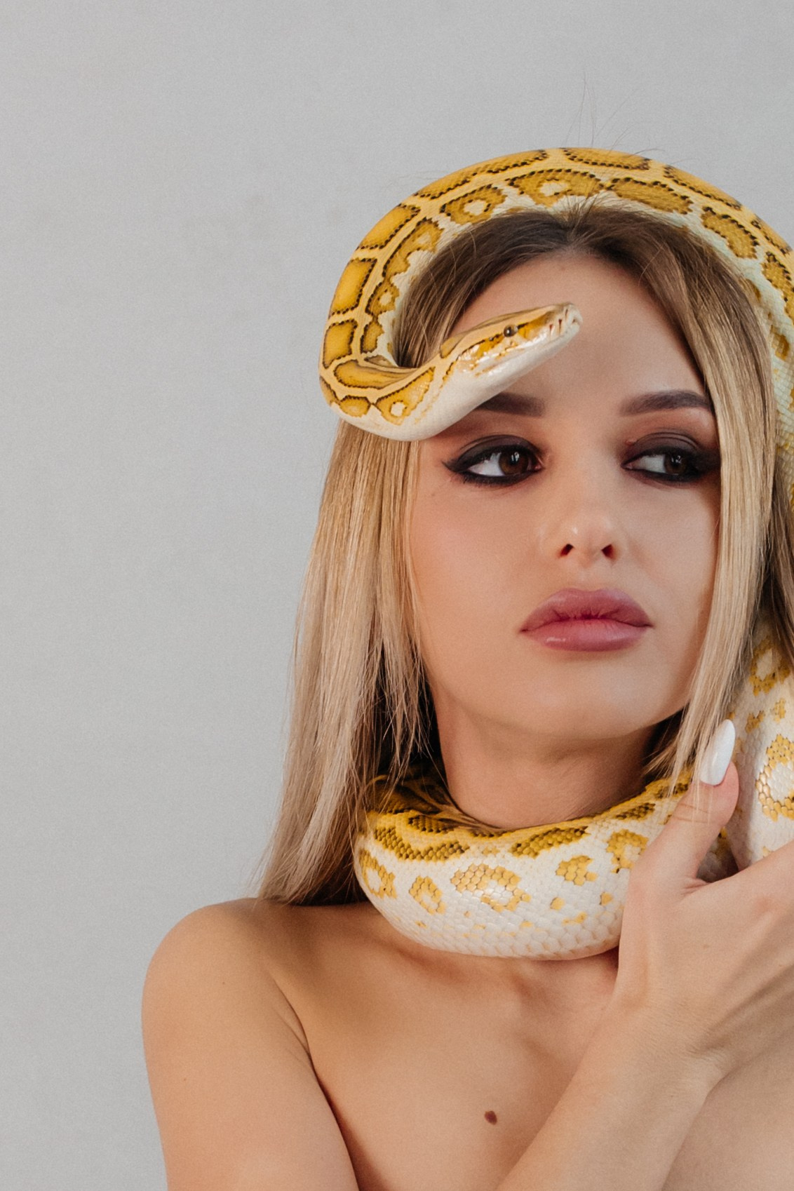 Фотосессии со змеей. Свадебный фотограф в Москве и Твери