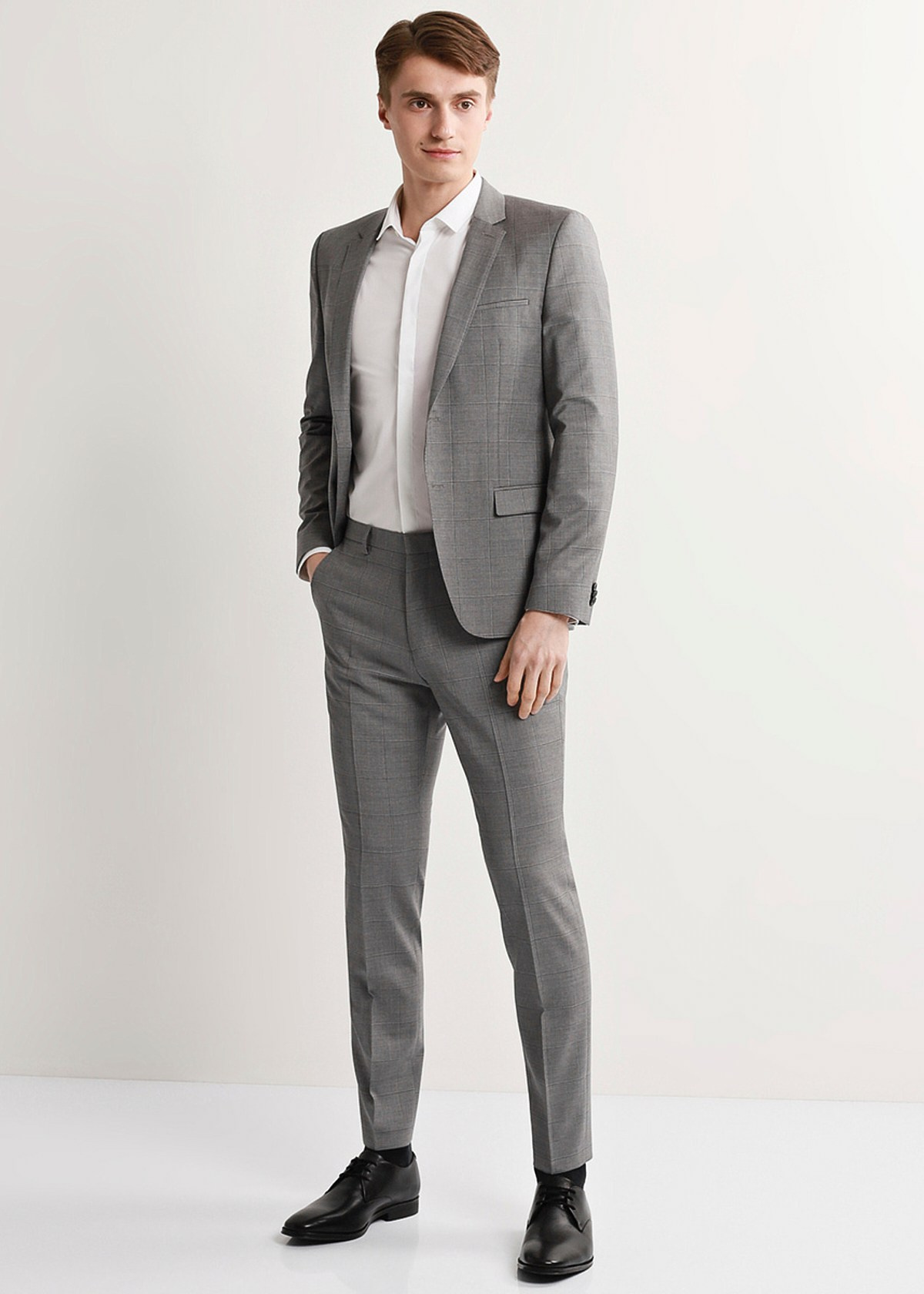 Модель в классической одежде. Владимир Спивак — фотограф, дизайнер, продюсер | Основатель бегового клуба Spivak Run