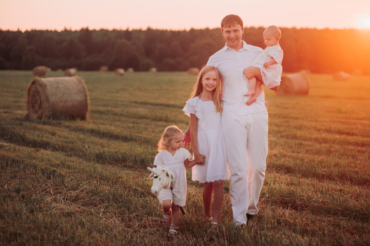 Семейная фотосессия на природе. Портретный фотограф в Москве, Московской области. Деловой портрет