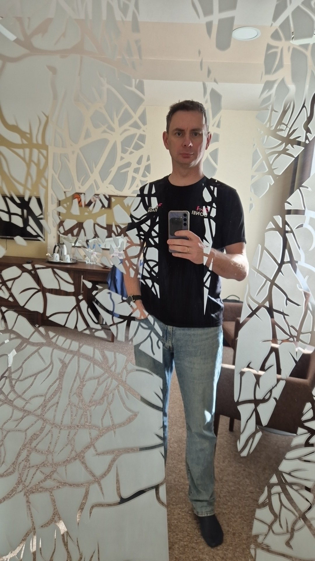 Отличный сетевой отель, чуть далеко от центра города. Хотя центра города, как такового и нет. Несколько разбросанных площадей. Аудиогид предлагает маршрут на 8 км.