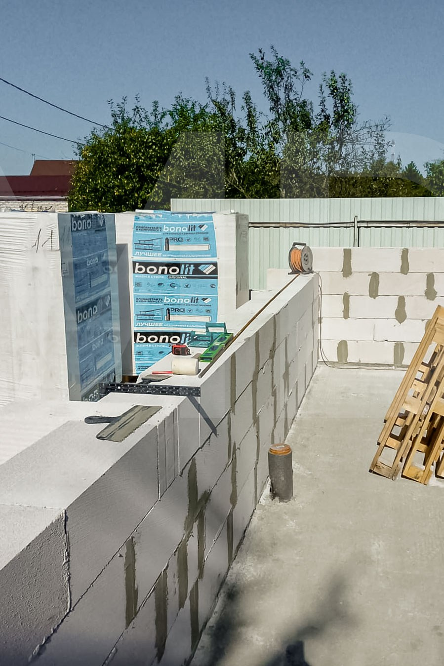  Каркас здания питомника МД-005 с оконными проемами