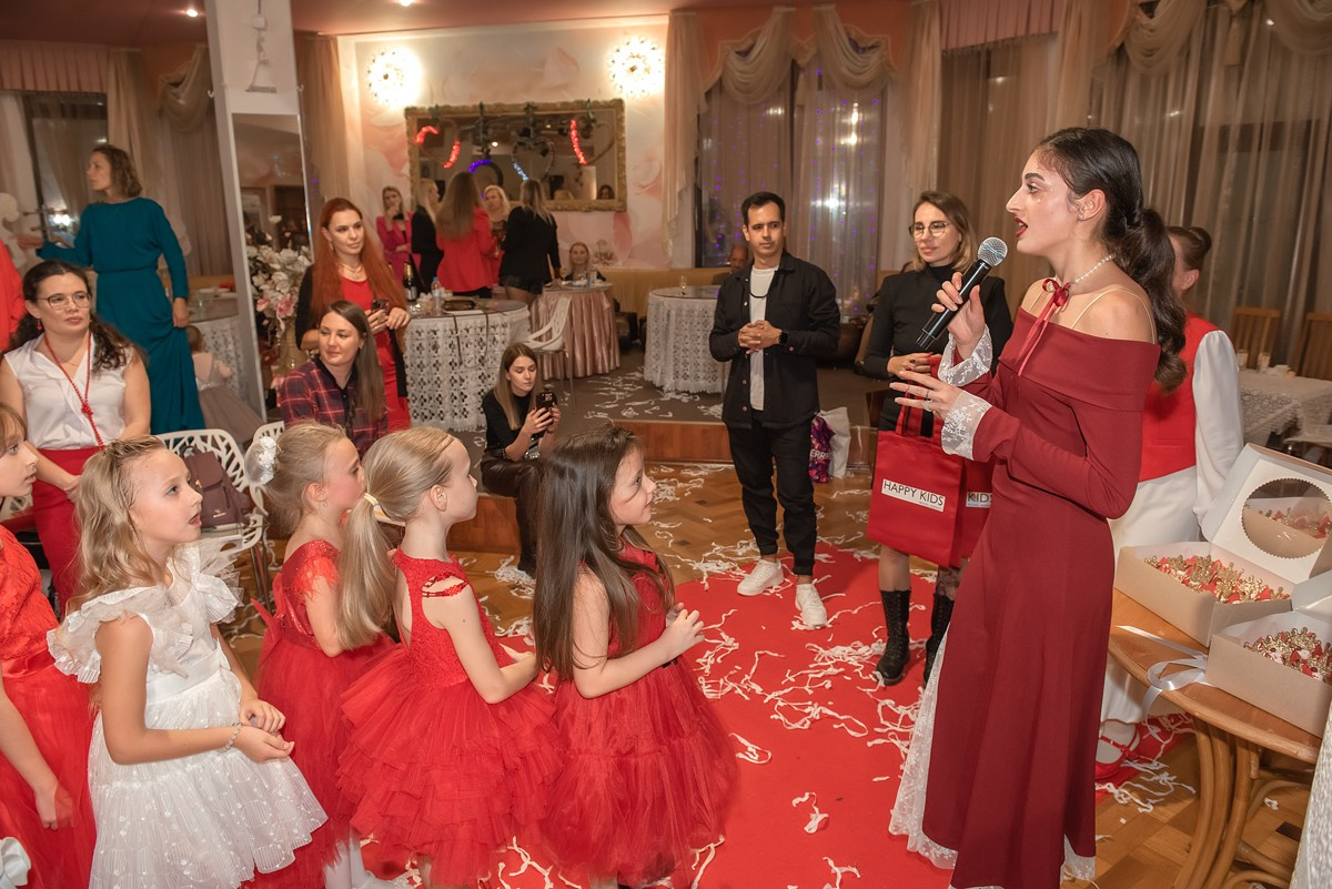 Выпускной в детской школе моделей HAPPYkids 2024. Семейный и коммерческий фотограф в Сочи Александр Бодунов