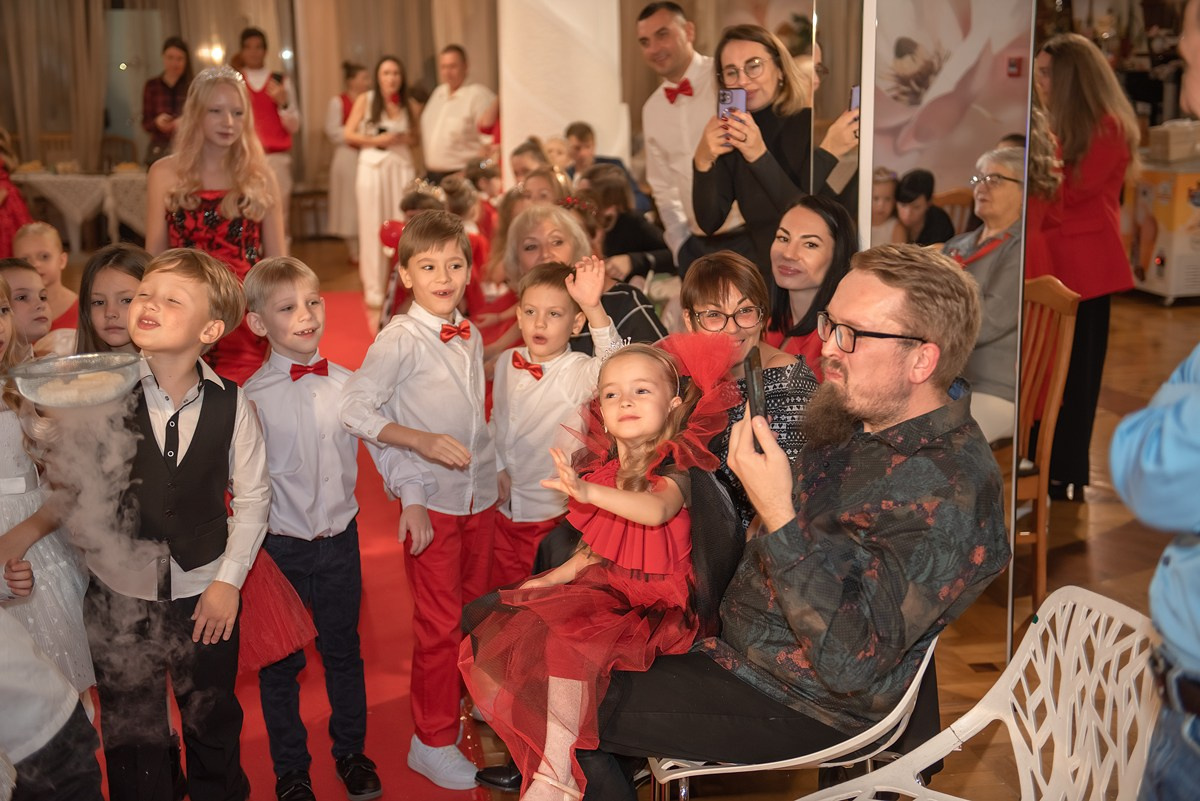 Выпускной в детской школе моделей HAPPYkids 2024. Семейный и коммерческий фотограф в Сочи Александр Бодунов