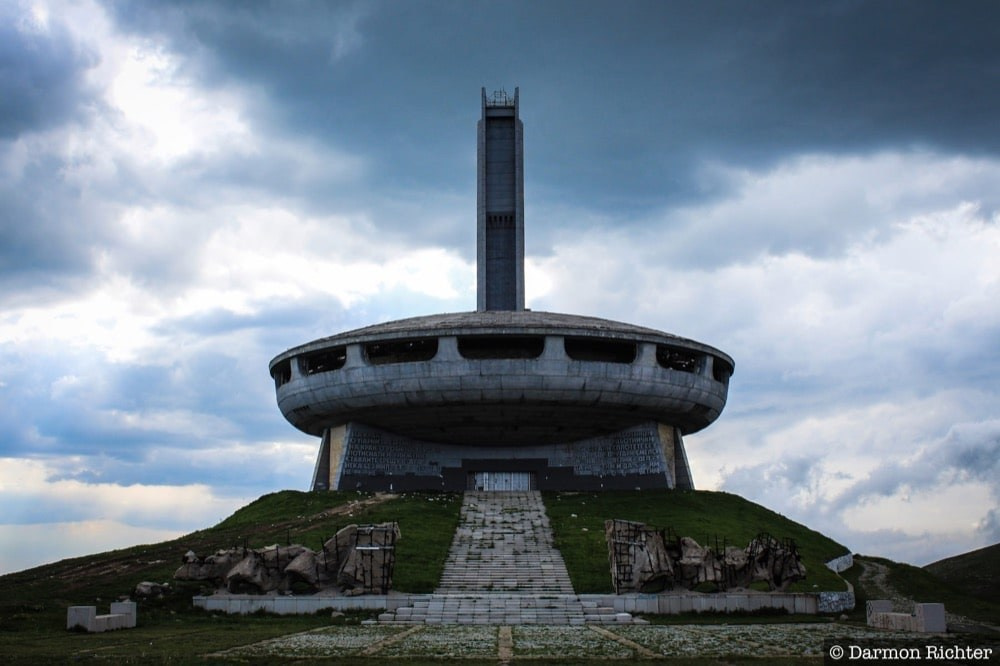 Заброшенный коммунистический дворец Бузлуджа Болгария -29000 вос. Фотограф для маркетплейсов Михаил Бове