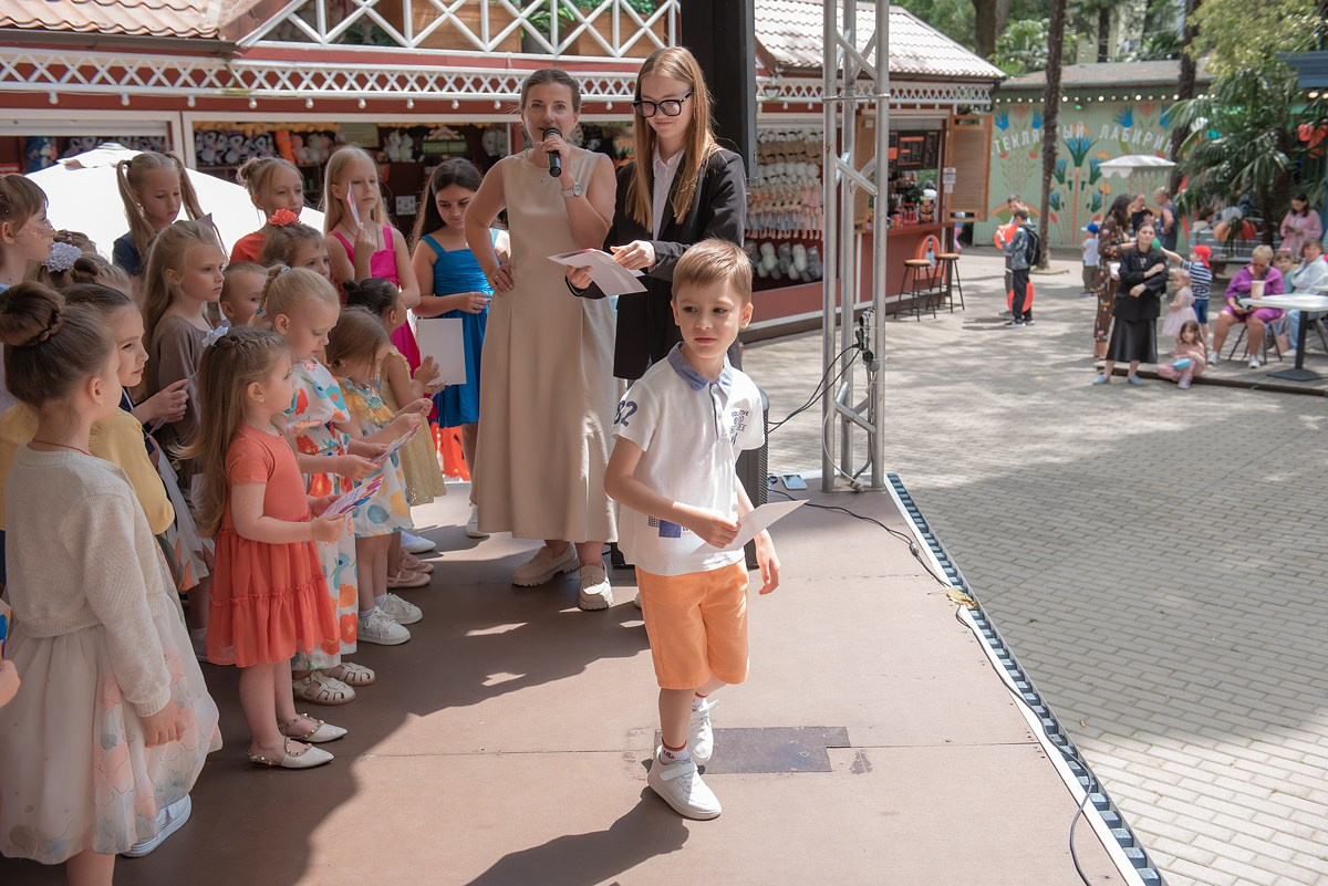 Парк Ривьера дефиле HAPPYkids. Семейный и коммерческий фотограф в Сочи Александр Бодунов