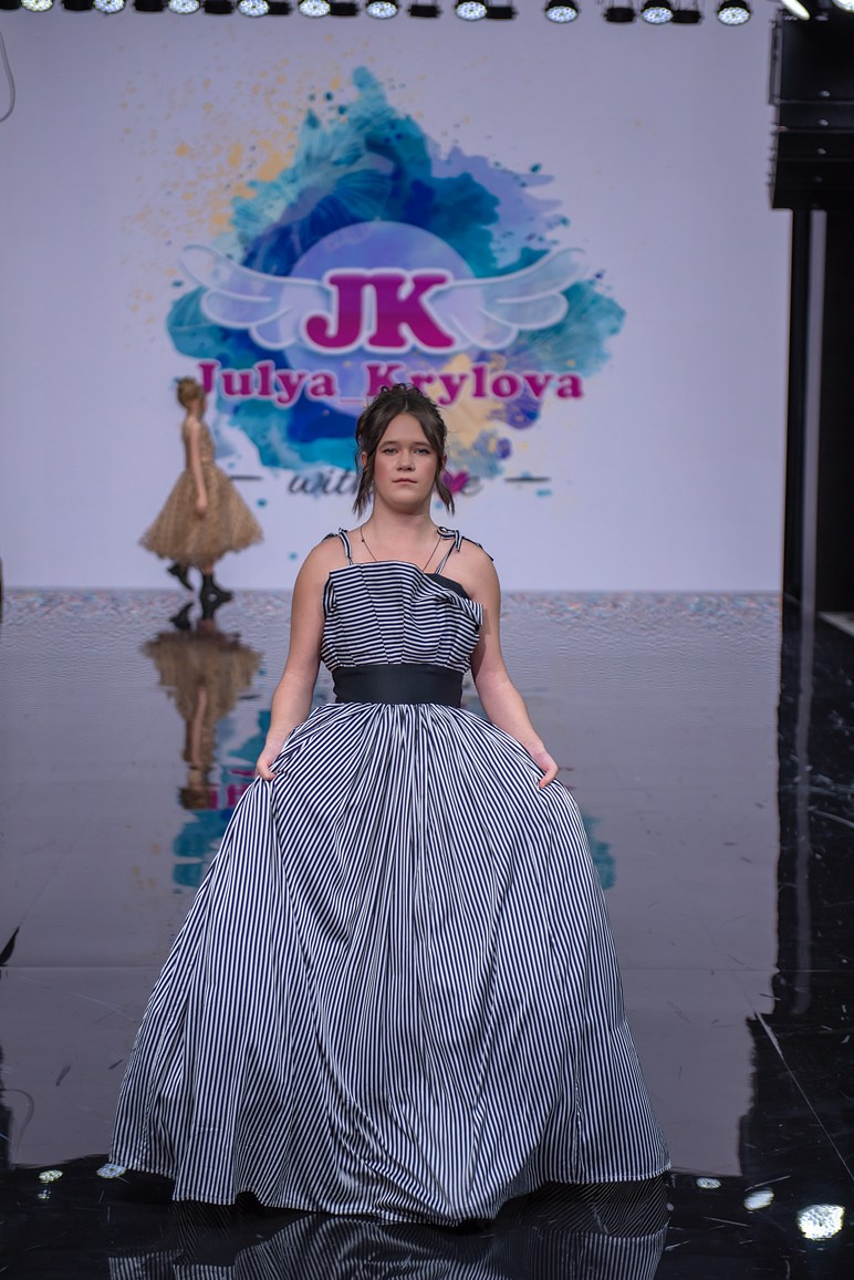 SochiFashionWeek2024 дизайнер Юлия Крылова. Семейный и коммерческий фотограф в Сочи Александр Бодунов