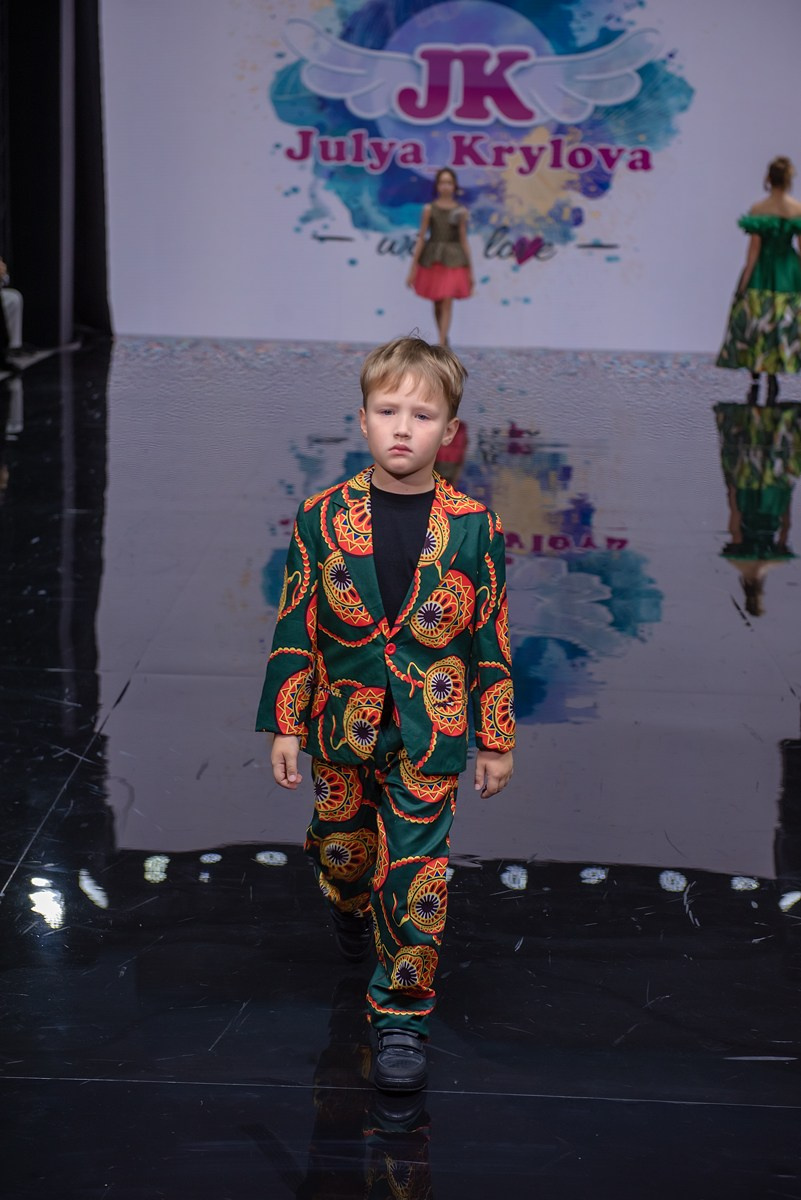 SochiFashionWeek2024 дизайнер Юлия Крылова. Семейный и коммерческий фотограф в Сочи Александр Бодунов