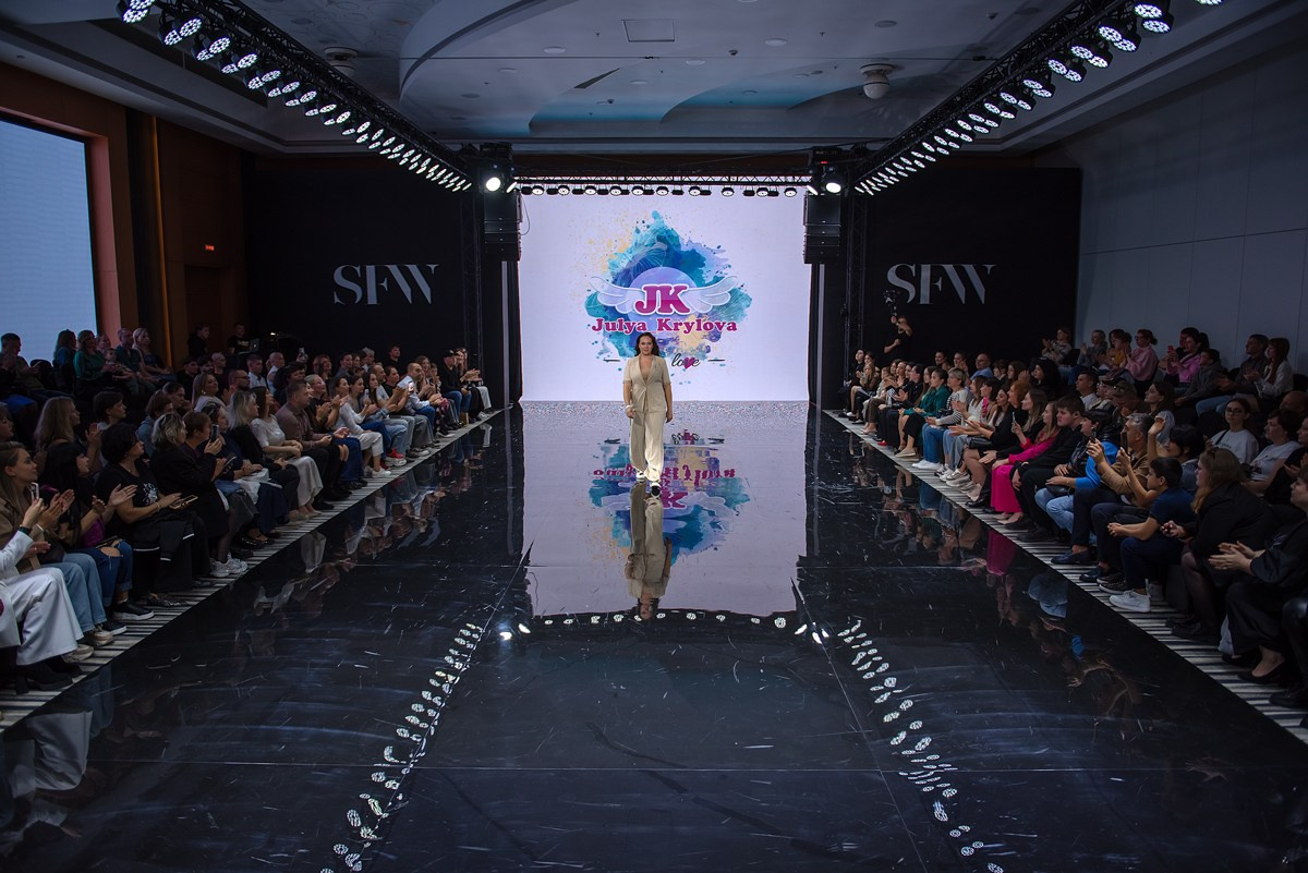 SochiFashionWeek2024 дизайнер Юлия Крылова. Семейный и коммерческий фотограф в Сочи Александр Бодунов