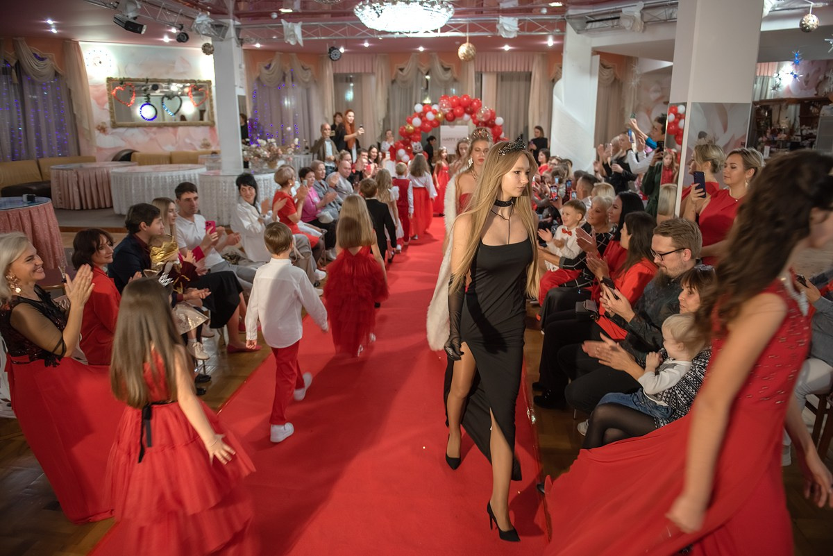 Выпускной в детской школе моделей HAPPYkids 2024. Семейный и коммерческий фотограф в Сочи Александр Бодунов