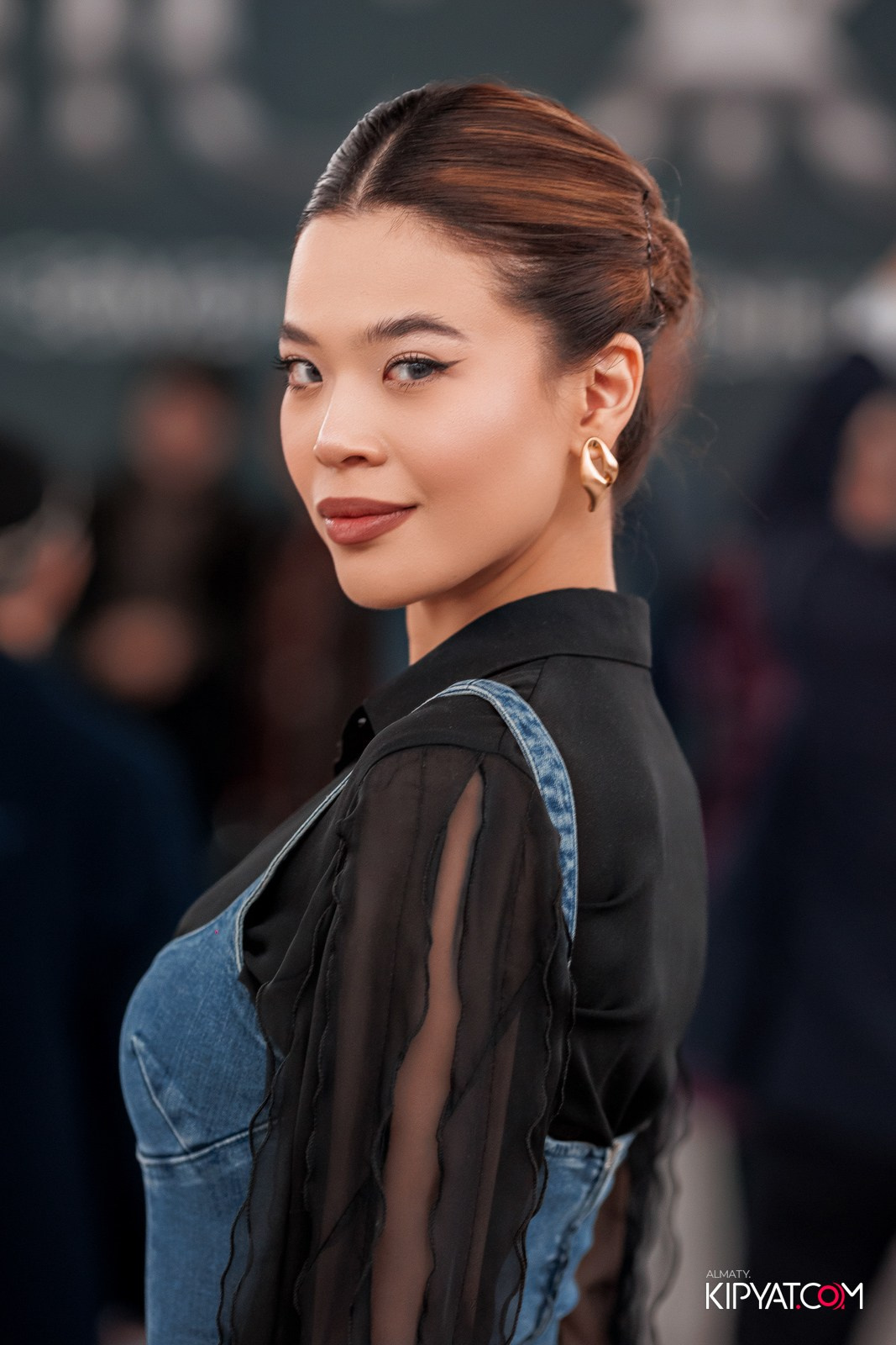 FASHION ПОКАЗ, КАЗАХСКОЙ НАЦИОНАЛЬНОЙ ОДЕЖДЫ. КИПЯТКОМ АЛМАТЫ!