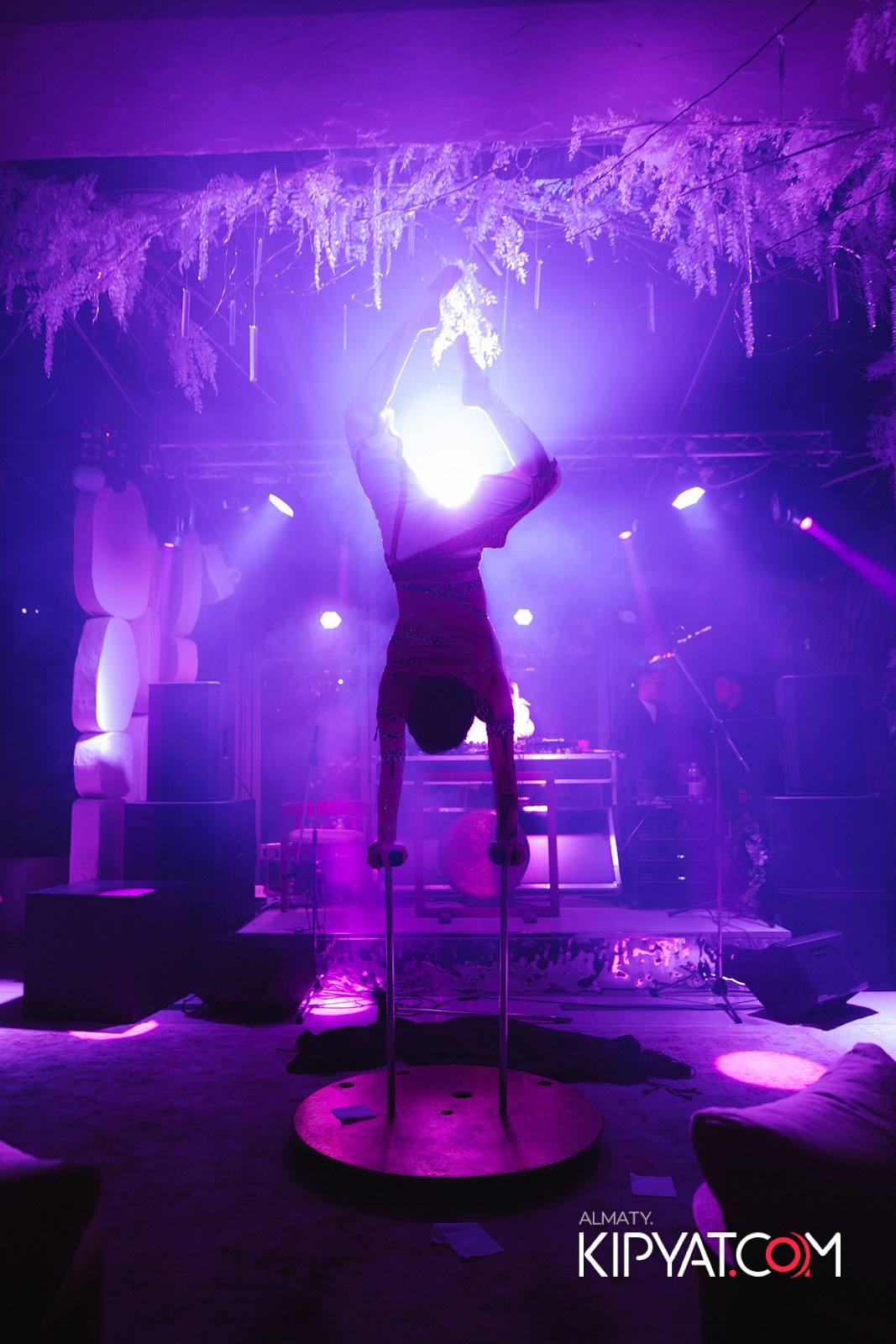 EDEN BAR & RESTAURANT. КИПЯТКОМ АЛМАТЫ!