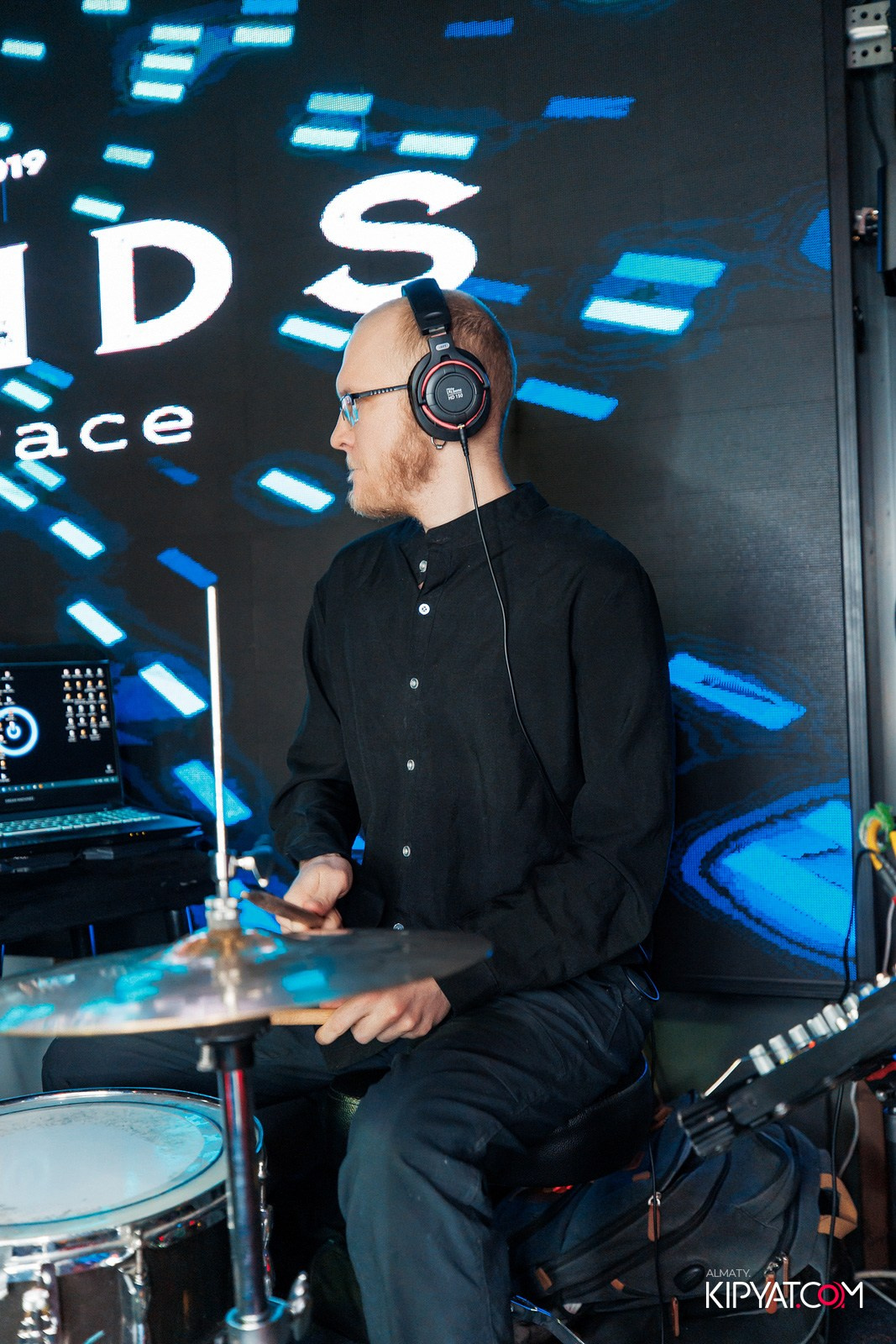 FRIENDS BAR & TERRACE. КИПЯТКОМ АЛМАТЫ!