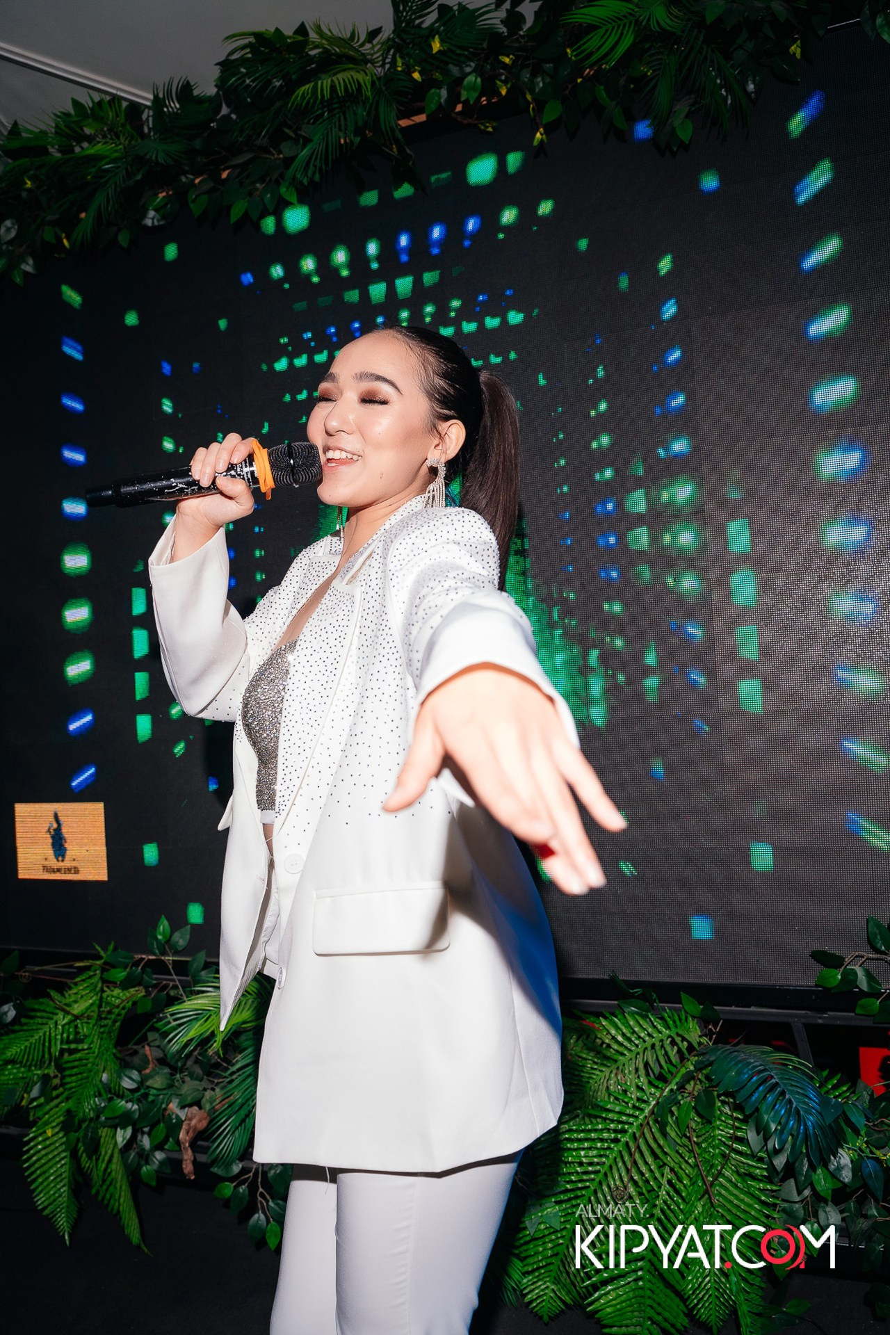 Ухо и Медведь на Курмангазы. КИПЯТКОМ АЛМАТЫ!