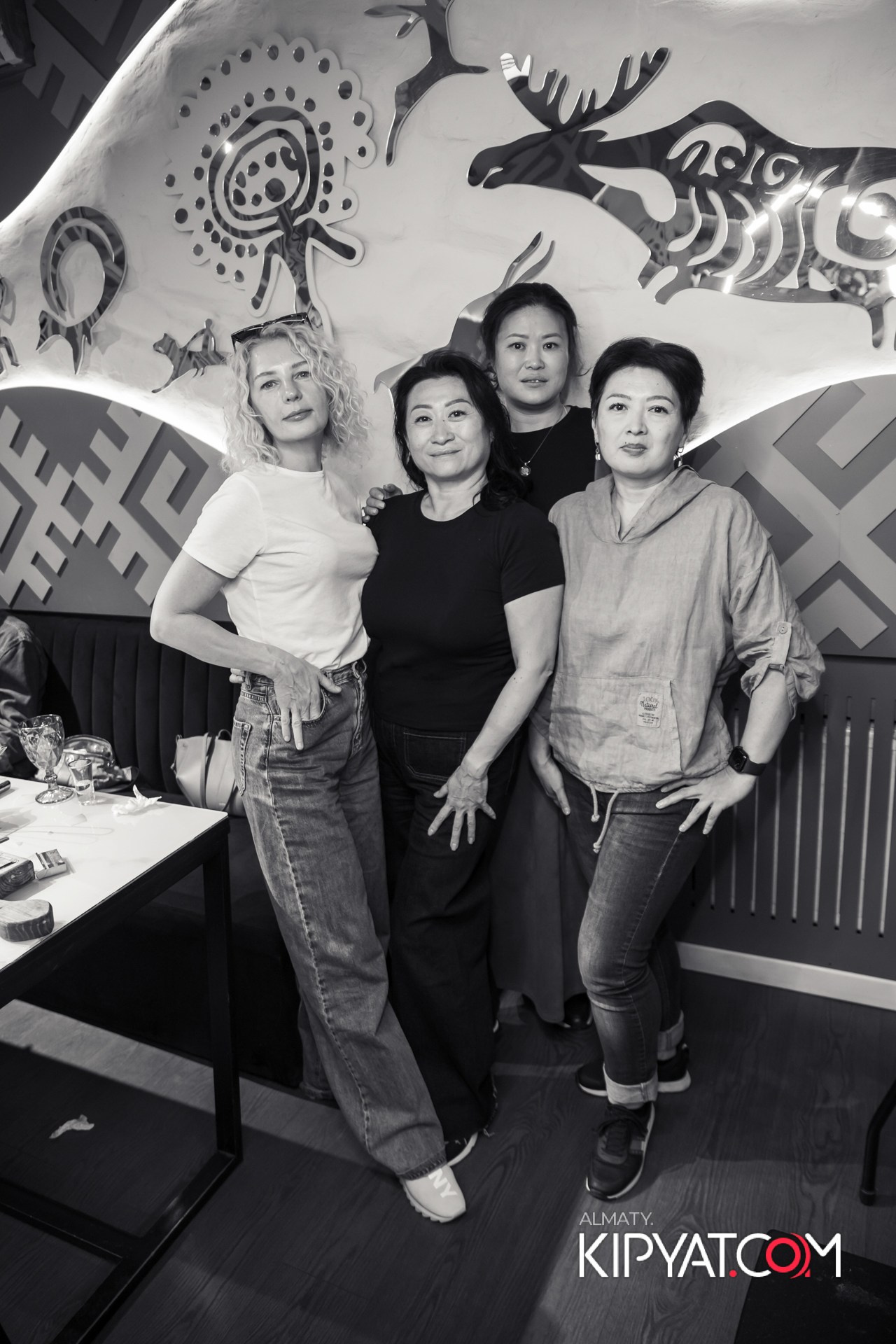 Ухо и Медведь на Гагарина. КИПЯТКОМ АЛМАТЫ!