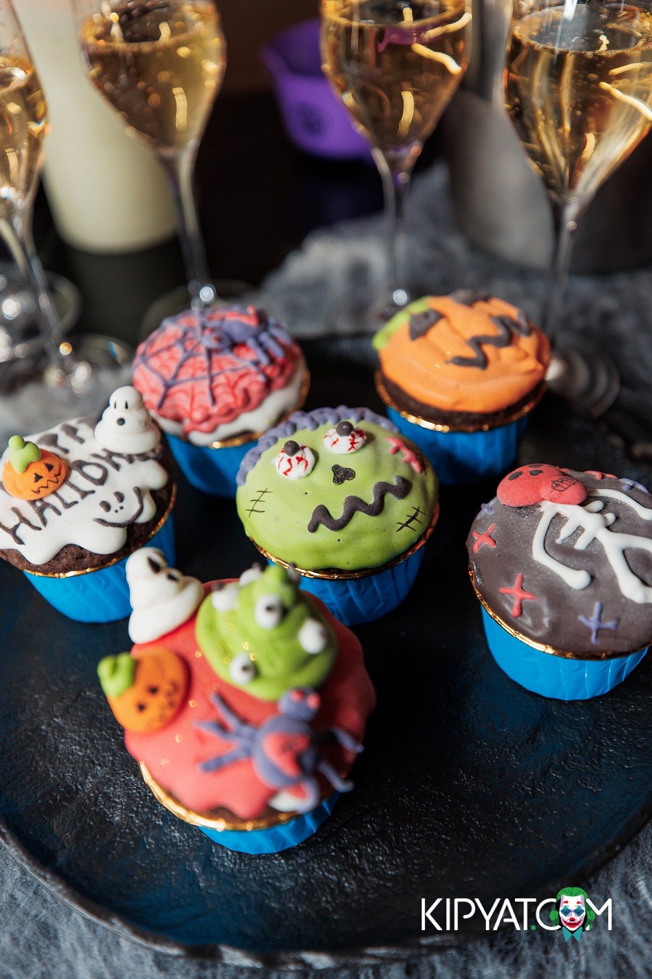 DICKENS RESTAURANT & BAR. КИПЯТКОМ АЛМАТЫ!