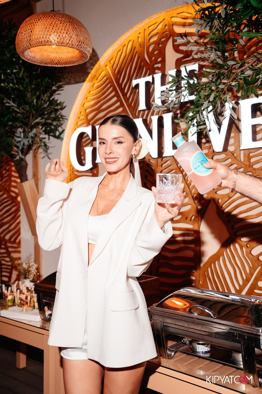 MOOD KARAOKE & TERRACE. КИПЯТКОМ АЛМАТЫ!