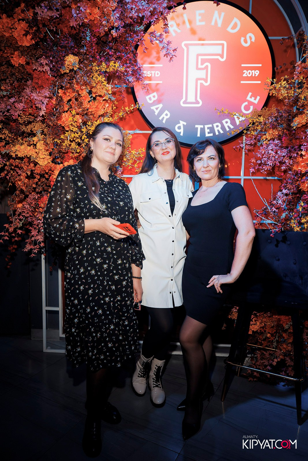 FRIENDS BAR & TERRACE. КИПЯТКОМ АЛМАТЫ!