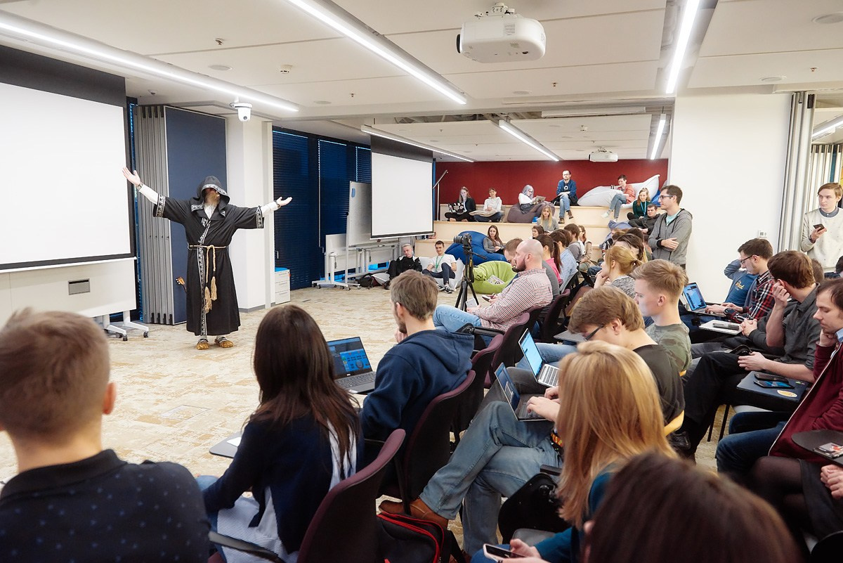 Нейромонах Феофан в Avito. Репортажный фотограф в Москве Вадим Францев