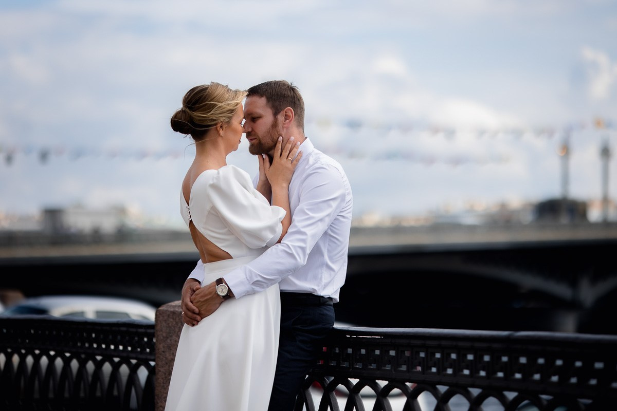 Свадебная фотосессия на улице. Свадебный фотограф в Санкт-Петербурге Антон Владимиров