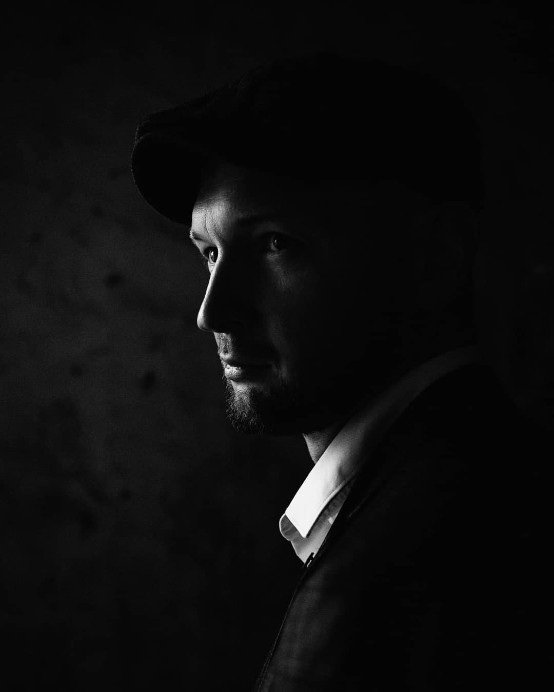 Острые козырьки. Анна Парсанова.ФОТОГРАФ