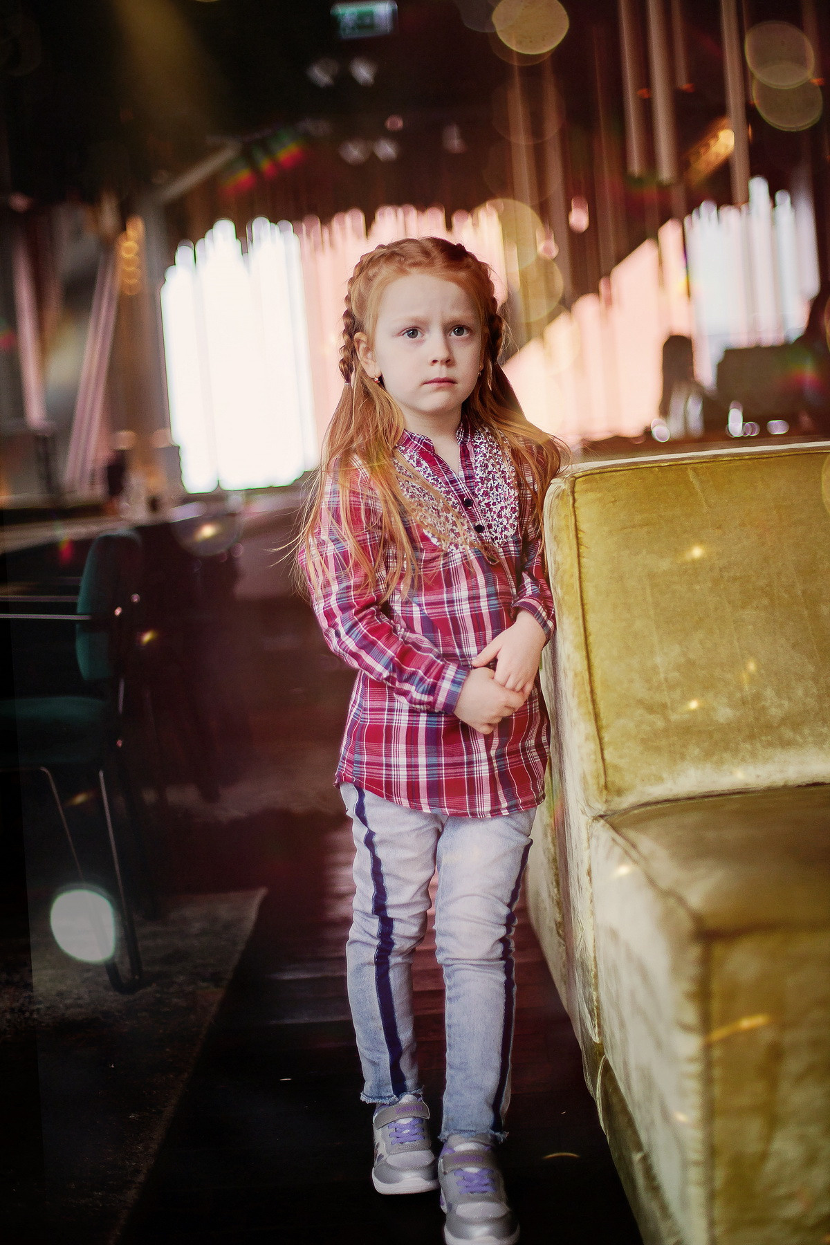 Фотосессия сестричек в ТЦ. Детский и семейный фотограф в Москве Левандовская Анастасия