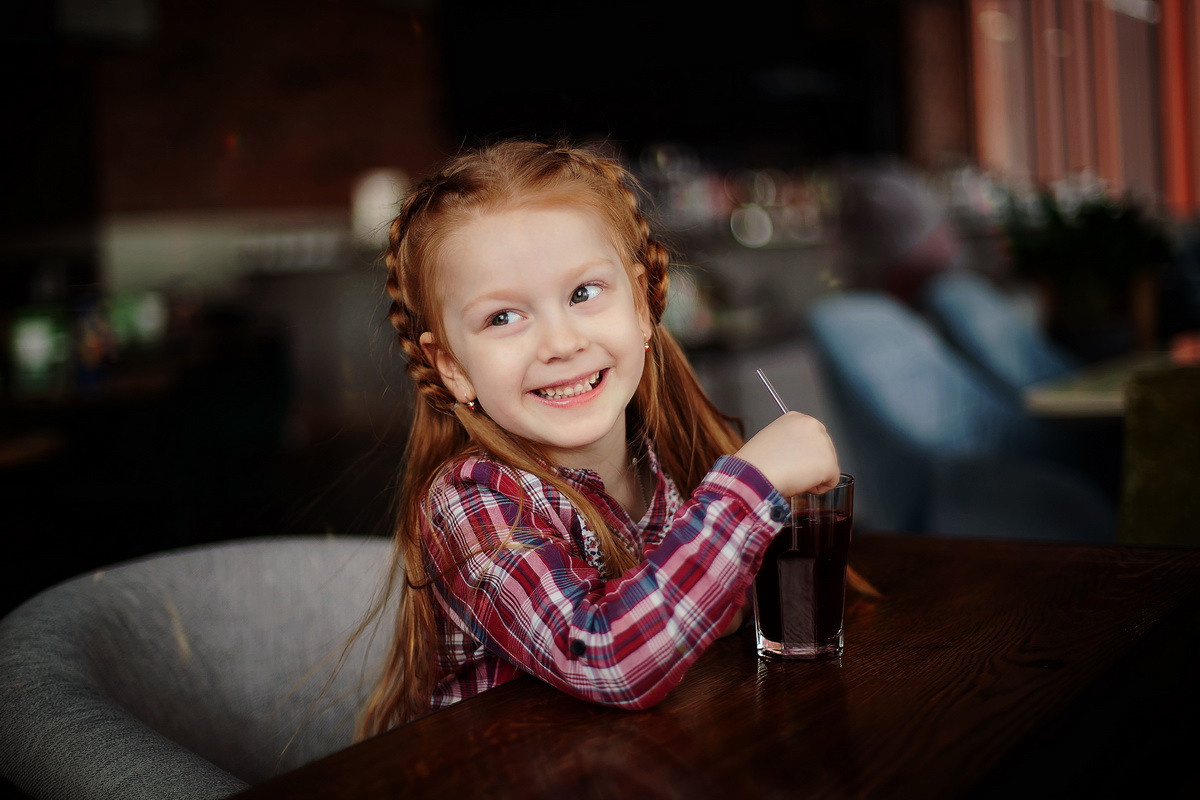 Фотосессия сестричек в ТЦ. Детский и семейный фотограф в Москве Левандовская Анастасия