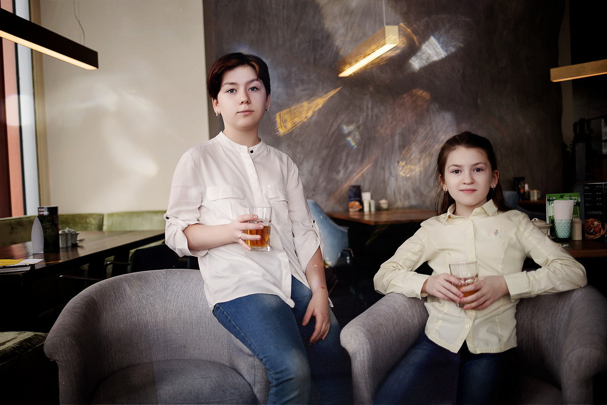 Фотосессия сестричек в ТЦ. Детский и семейный фотограф в Москве Левандовская Анастасия